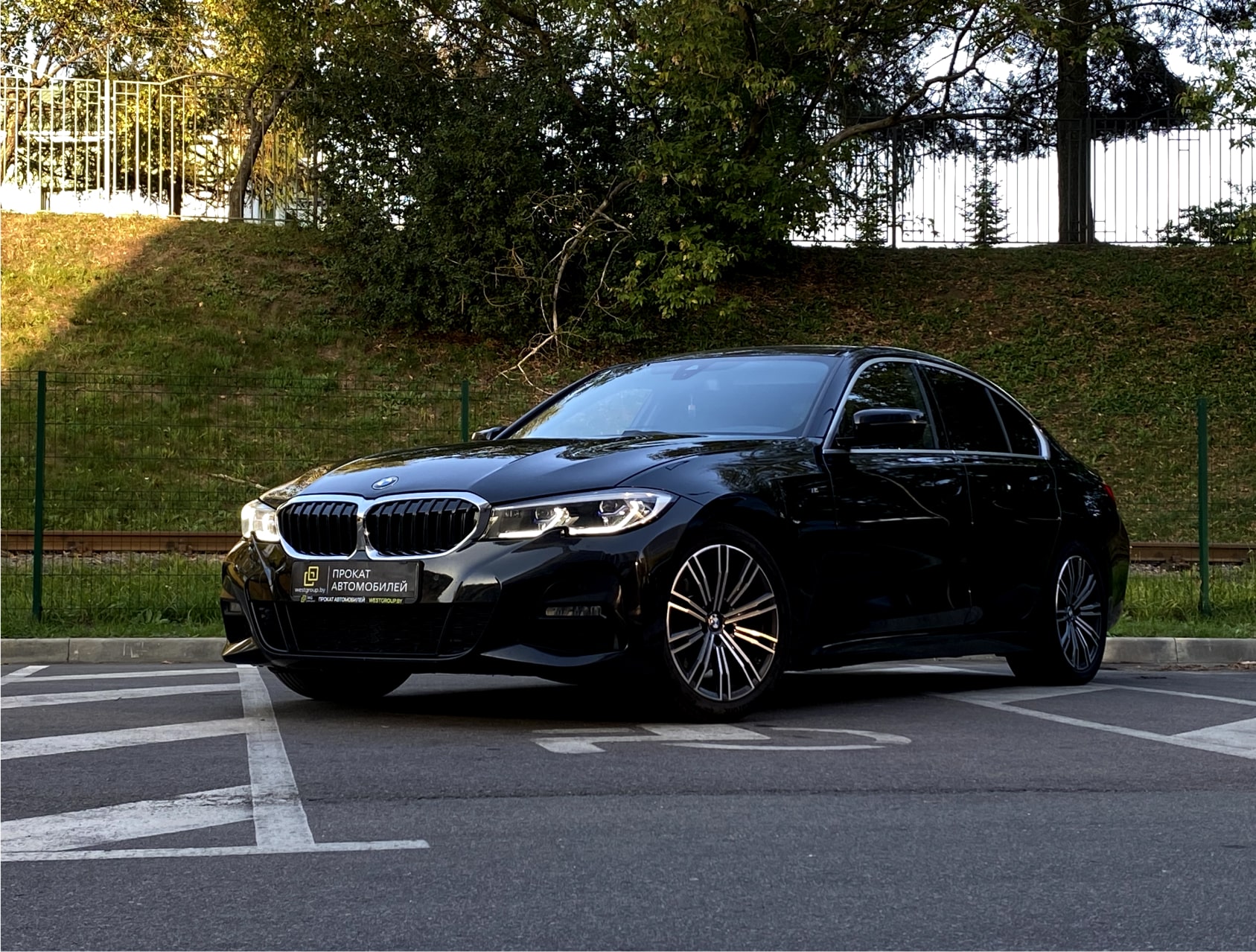 Аренда  BMW 320d G20 M-sport  3 класса 2019 года в городе Минск от 84 $/сутки,  двигатель: Бензин , объем 2.0 литров, КАСКО (Мультидрайв), без водителя, вид 1 - West Group