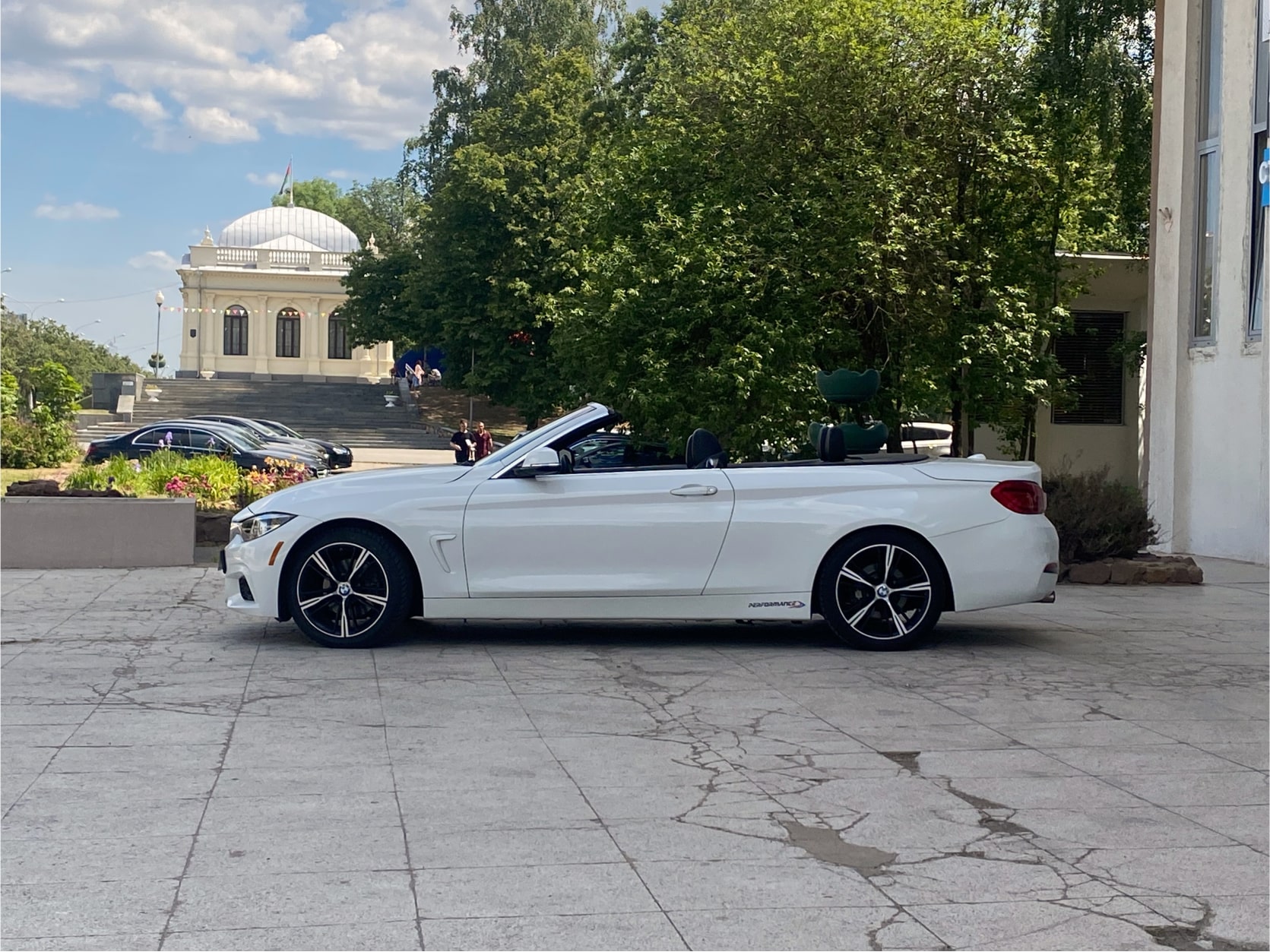Аренда  BMW 430i F33 Cabrio AT xDrive  5 класса 2020 года в городе Минск от 134 $/сутки,  двигатель: Бензин , объем 2.0 AT литров, КАСКО (Мультидрайв), без водителя, вид 1 - West Group