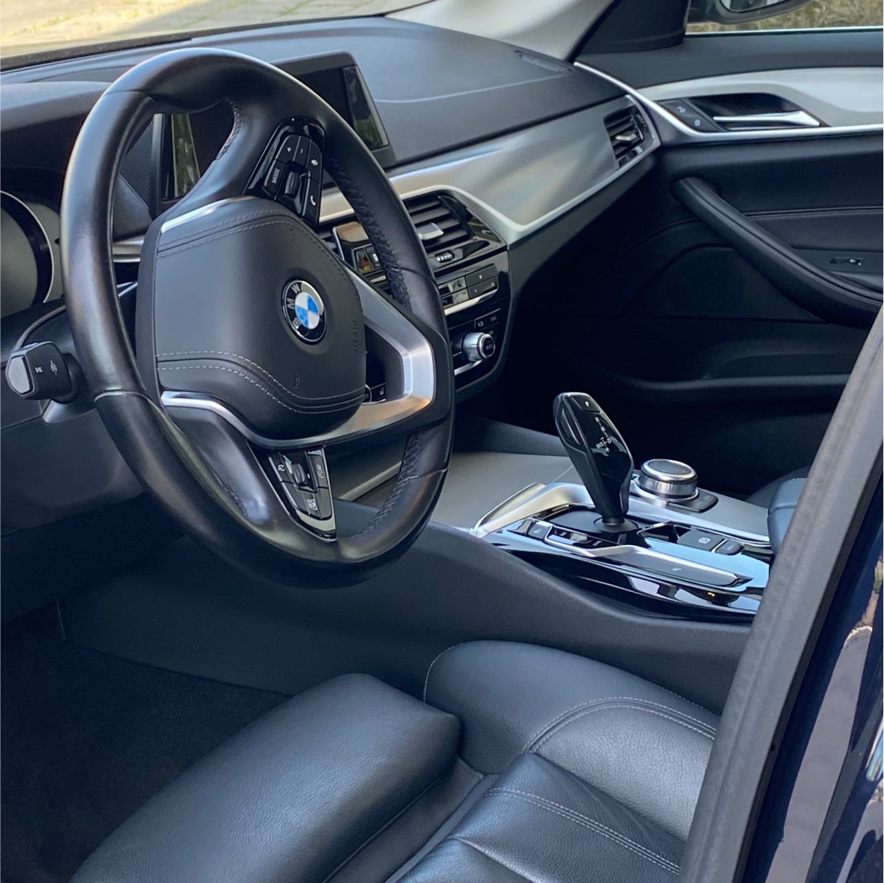 Аренда  BMW 520d G30 Luxury Line  3 класса 2019 года в городе Минск от 99 $/сутки,  двигатель: ДТ , объем 2.0 литров, КАСКО (Мультидрайв), без водителя, вид 5 - West Group