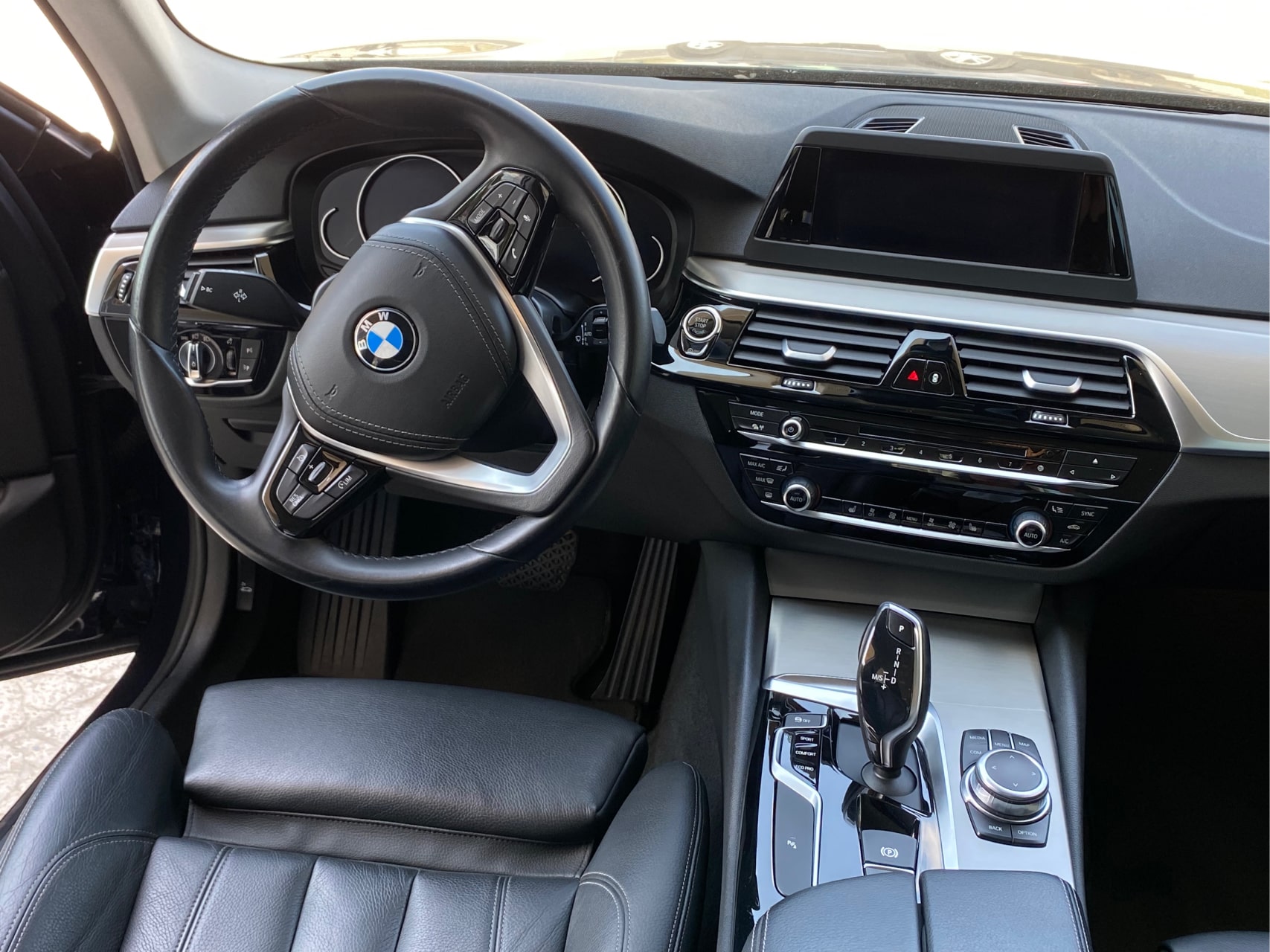 Аренда  BMW 520d G30 Luxury Line  3 класса 2019 года в городе Минск от 99 $/сутки,  двигатель: ДТ , объем 2.0 литров, КАСКО (Мультидрайв), без водителя, вид 3 - West Group