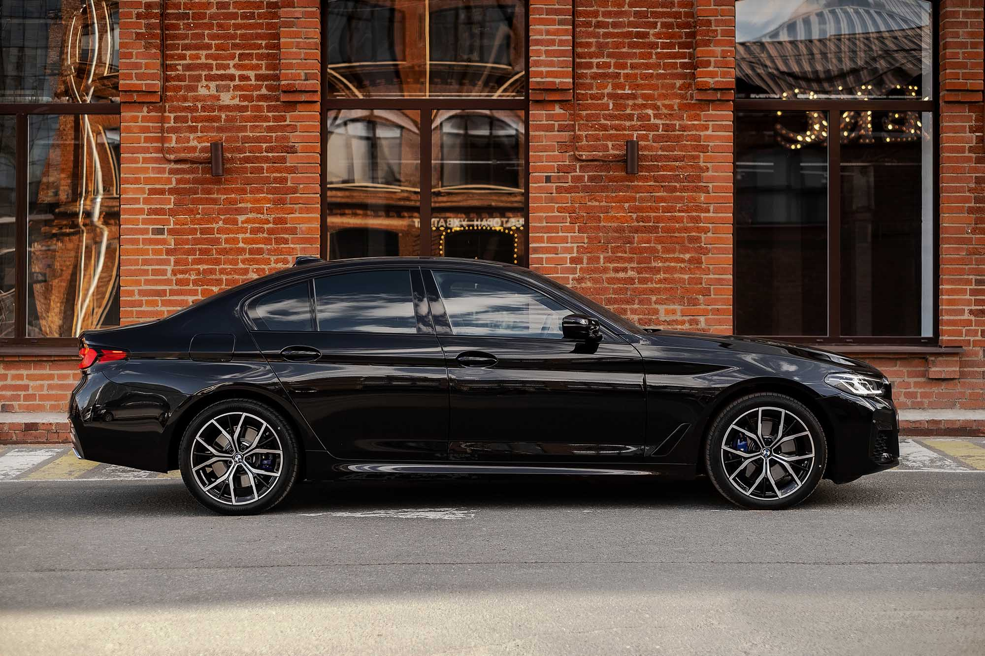 BMW 5er 2017 черный фото 2