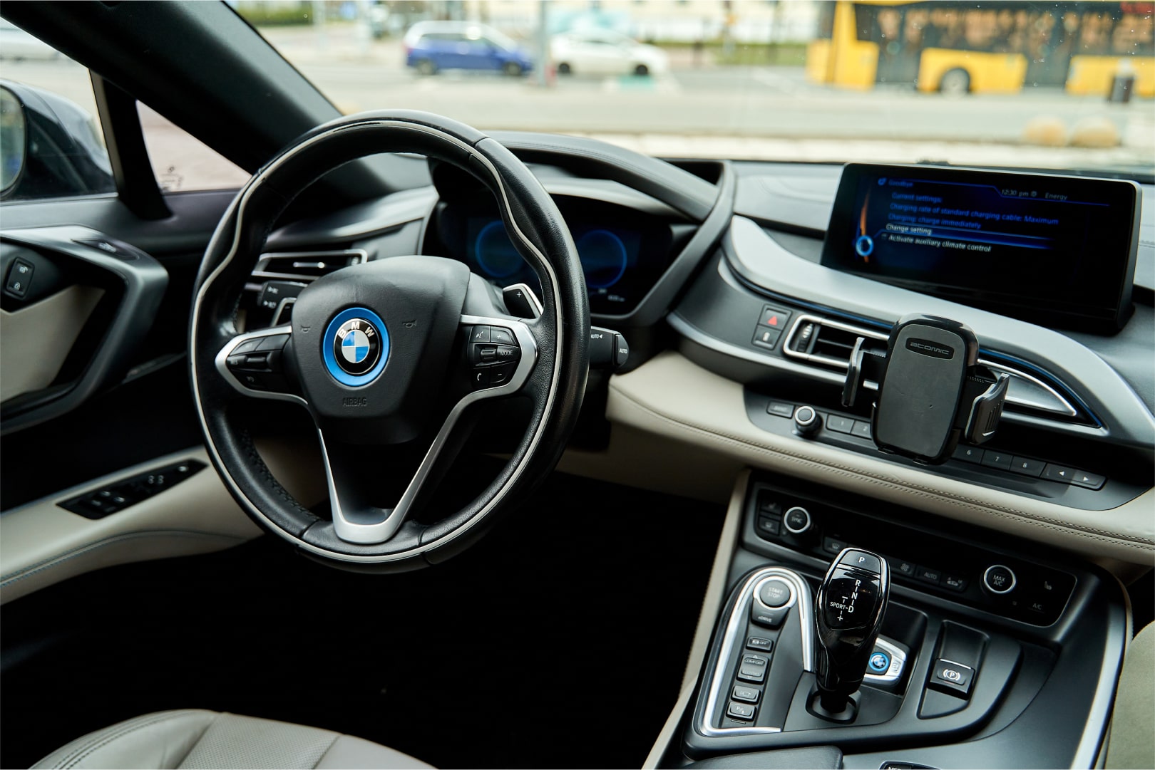 Аренда  BMW i8 (I12) купе  4 класса 2017 года в городе Минск от 260 $/сутки,  двигатель: Электро , объем 1.5 + 105 KW литров, КАСКО (Мультидрайв), без водителя, вид 3 - West Group