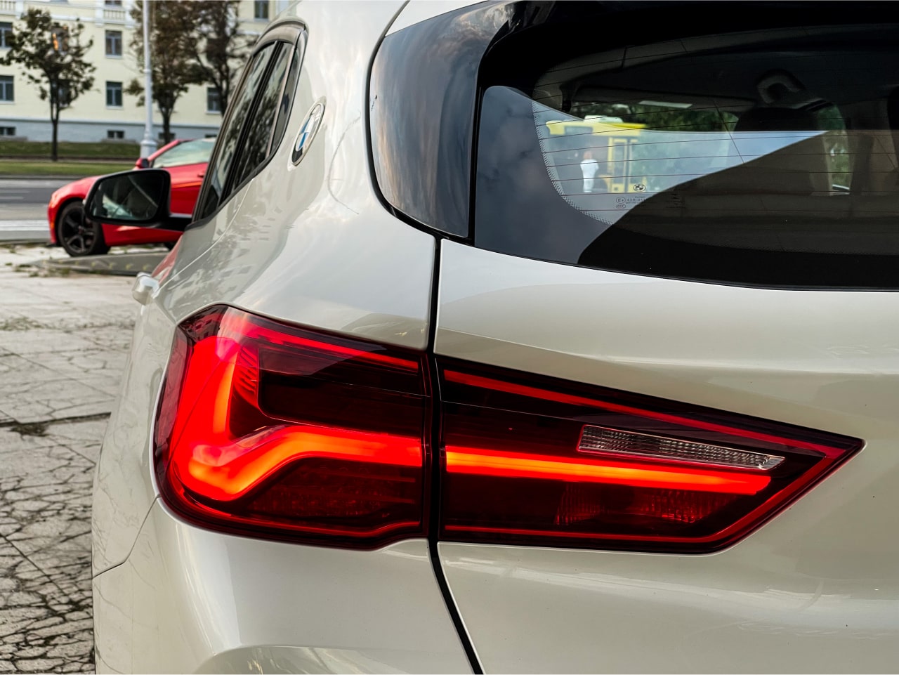 Аренда  BMW X2 sDrive 18i  6 класса 2018-2022 года в городе Минск от 64 $/сутки,  двигатель: Бензин , объем 1.8 литров, КАСКО (Мультидрайв), без водителя, вид 3 - West Group