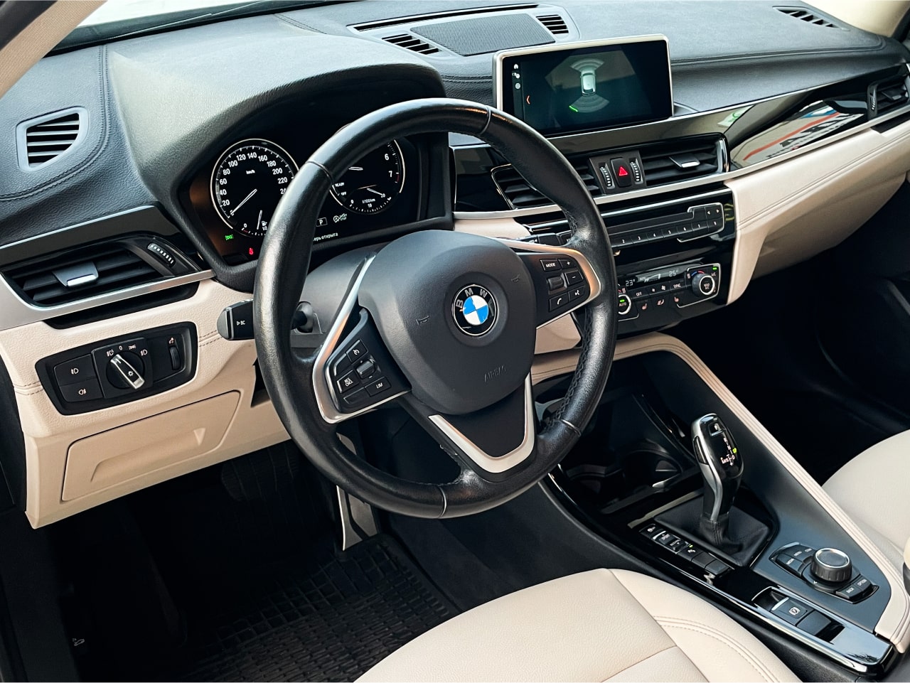 Аренда  BMW X2 sDrive 18i  6 класса 2018-2022 года в городе Минск от 64 $/сутки,  двигатель: Бензин , объем 1.8 литров, КАСКО (Мультидрайв), без водителя, вид 4 - West Group