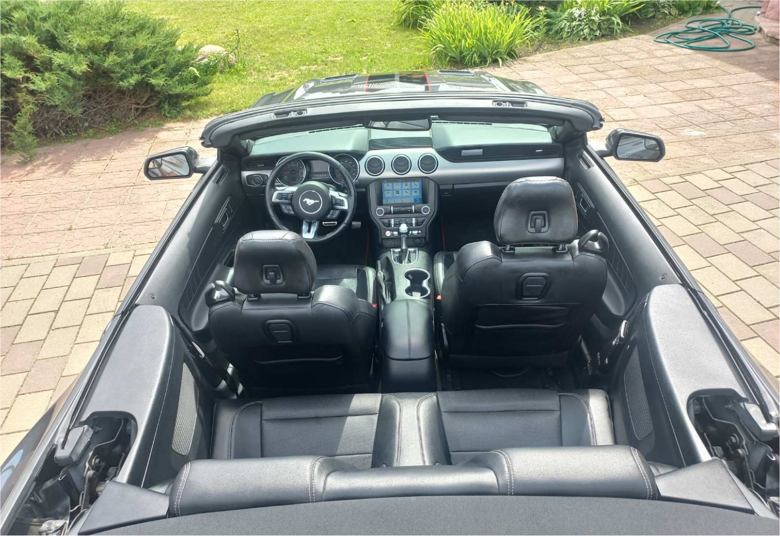 Аренда  Ford Mustang VI Cabrio  5 класса 2019 года в городе Минск от 134 $/сутки,  двигатель: Бензин , объем 2.3 AT EcoBoost литров, КАСКО (Мультидрайв), без водителя, вид 4 - West Group