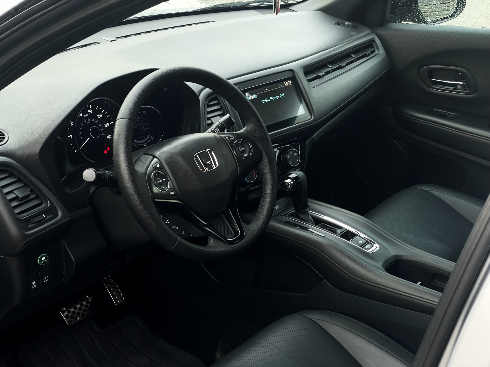 Аренда  Honda HR-V 1.8 CVT AWD Sport  6 класса 2018-2020 года в городе Минск от 59 $/сутки,  двигатель: Бензин , объем 1.8 литров, КАСКО (Мультидрайв), без водителя, вид 3 - West Group