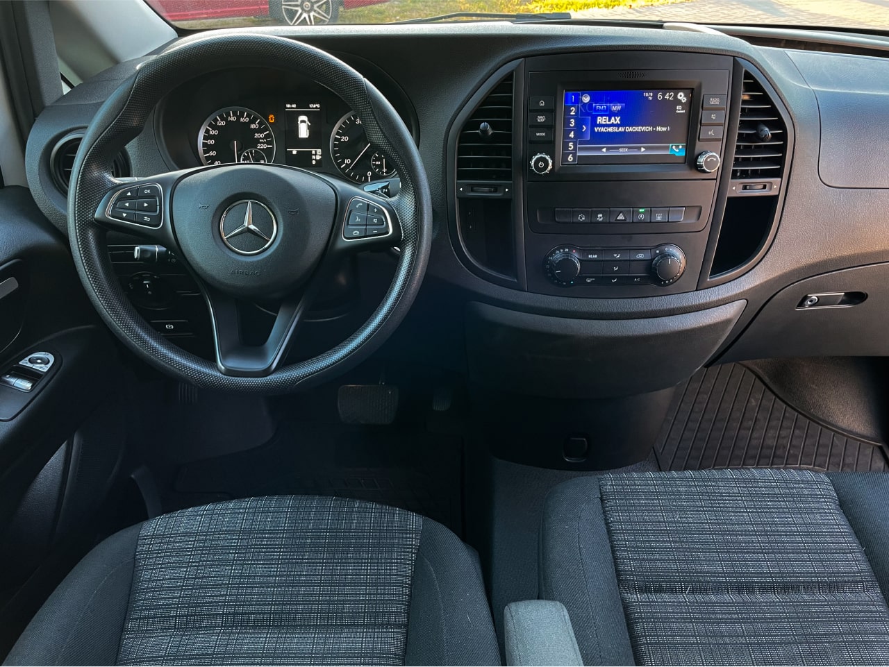 Аренда  Mercedes Benz Vito 116 CDI AT Extra Long Select 8+1  7 класса 2018-2020 года в городе Минск от 85 $/сутки,  двигатель: ДТ , объем 2.1 литров, КАСКО (Мультидрайв), без водителя, вид 9 - West Group