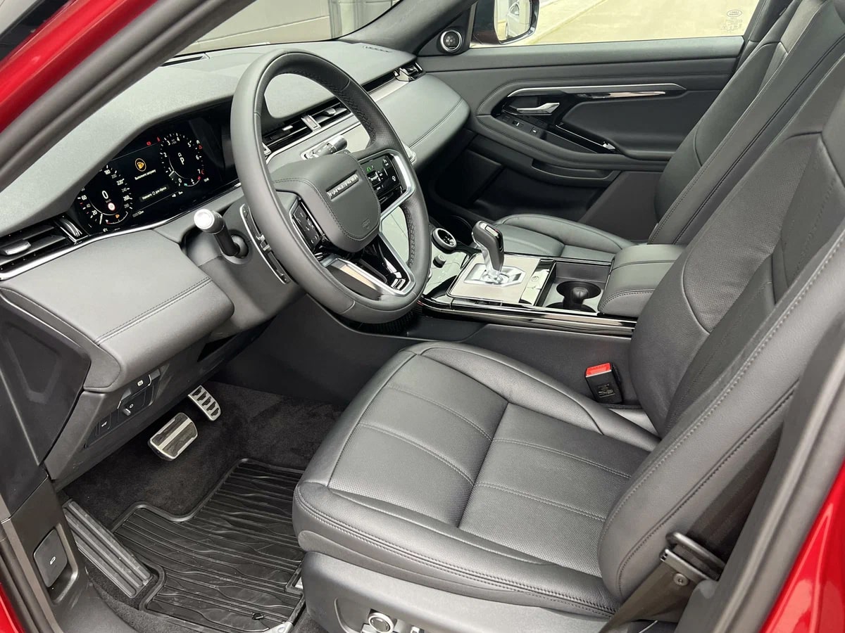 Аренда  Range Rover Evoque R-Dynamic S  6 класса 2021 года в городе Минск от 180 $/сутки,  двигатель: ДТ , объем 2.0 литров, КАСКО (Мультидрайв), без водителя, вид 4 - West Group