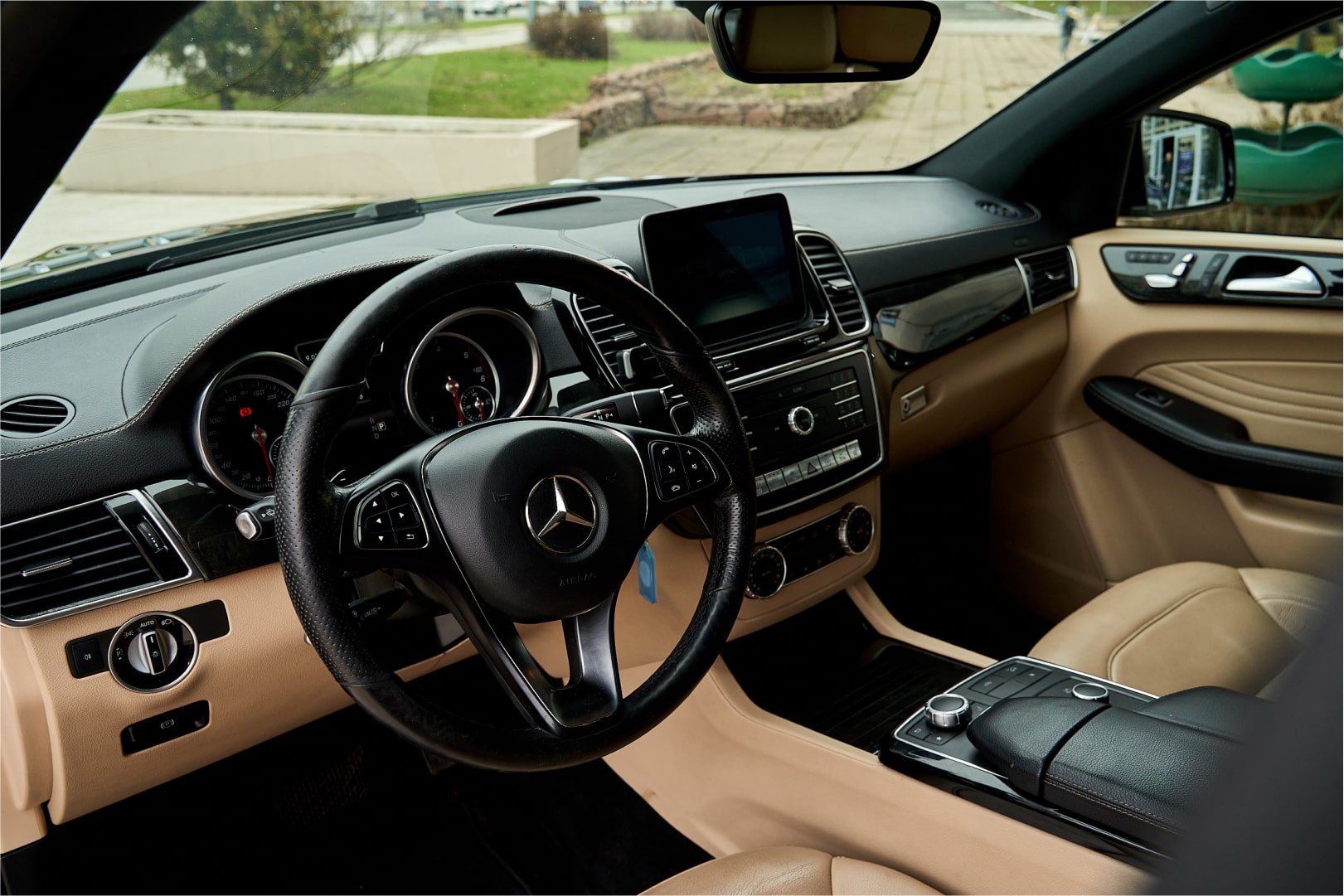 Аренда  Mercedes Benz GLE Coupe 4MATIC Limited Edition  6 класса 2018 года в городе Минск от 175 $/сутки,  двигатель: ДТ , объем 3.0 литров, КАСКО (Мультидрайв), без водителя, вид 4 - West Group