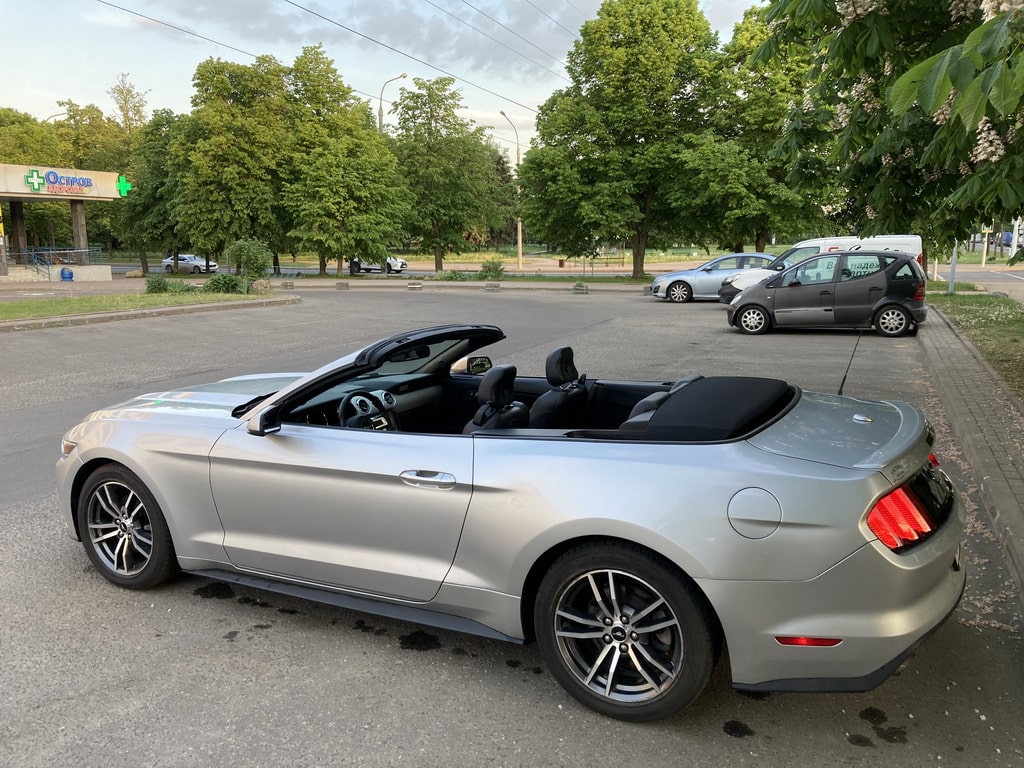Аренда  Ford Mustang Cabrio VI EcoBoost  5 класса 2019 года в городе Минск от 95 $/сутки,  двигатель: Бензин , объем 2.3 AT EcoBoost литров, КАСКО (Мультидрайв), без водителя, вид 6 - West Group