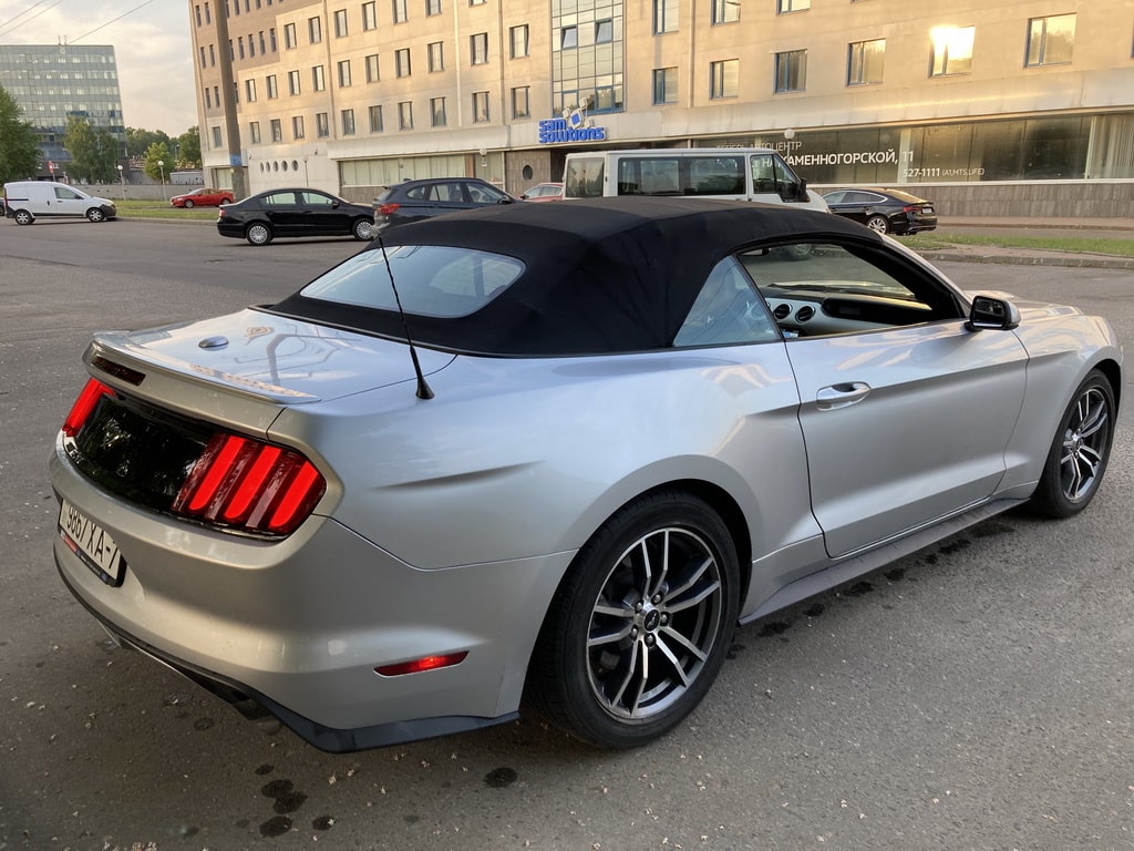 Аренда  Ford Mustang Cabrio VI EcoBoost  5 класса 2019 года в городе Минск от 95 $/сутки,  двигатель: Бензин , объем 2.3 AT EcoBoost литров, КАСКО (Мультидрайв), без водителя, вид 4 - West Group