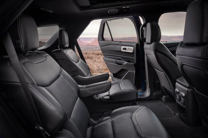 Аренда  Ford Explorer XLT 2021 4WD 7 Seats  6 класса 2021 года в городе Минск от 103 $/сутки,  двигатель: Бензин , объем 2.3 EcoBoost литров, КАСКО (Мультидрайв), без водителя, вид 2 - West Group