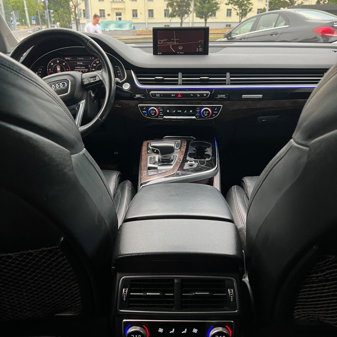 Аренда  Audi Q7 2017 quattro tiptronic  6 класса 2017 года в городе Минск от 124 $/сутки,  двигатель: ДТ , объем 3.0 литров, КАСКО (Мультидрайв), без водителя, вид 5 - West Group