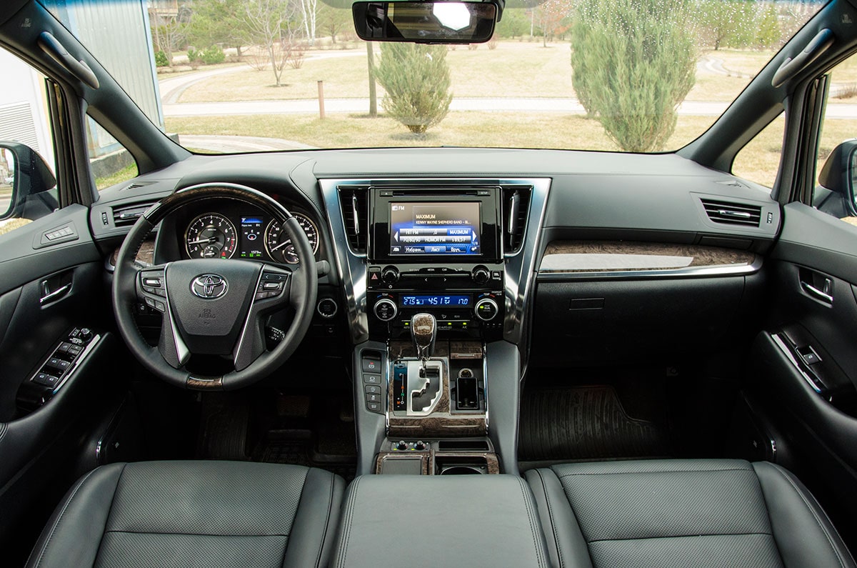 Аренда  Toyota Alphard 3.5 АТ Executive lounge  7 класса 2020 года в городе Минск от 210 $/сутки,  двигатель: Бензин , объем 3.5 литров, КАСКО (Мультидрайв), без водителя, вид 3 - West Group