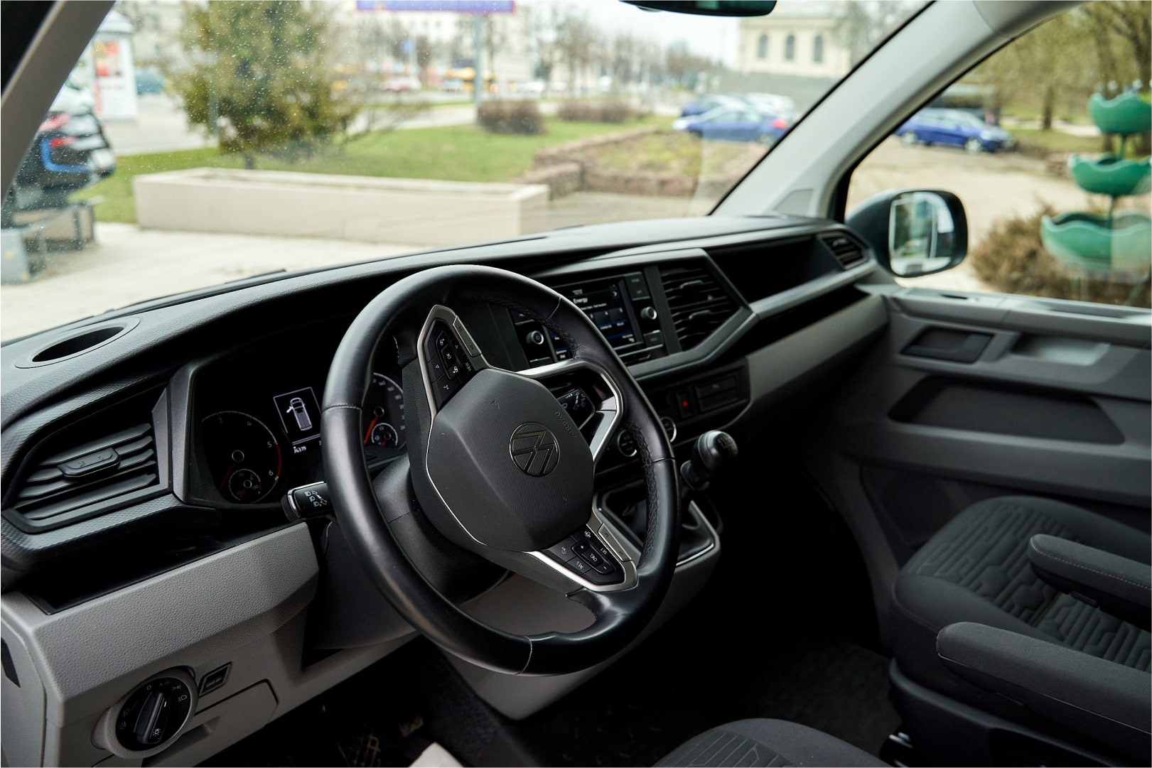Аренда  Volkswagen Caravelle T6.1 Trendline 8+1 Long  7 класса 2021 года в городе Минск от 92 $/сутки,  двигатель: ДТ , объем 2.0 TDI литров, КАСКО (Мультидрайв), без водителя, вид 5 - West Group