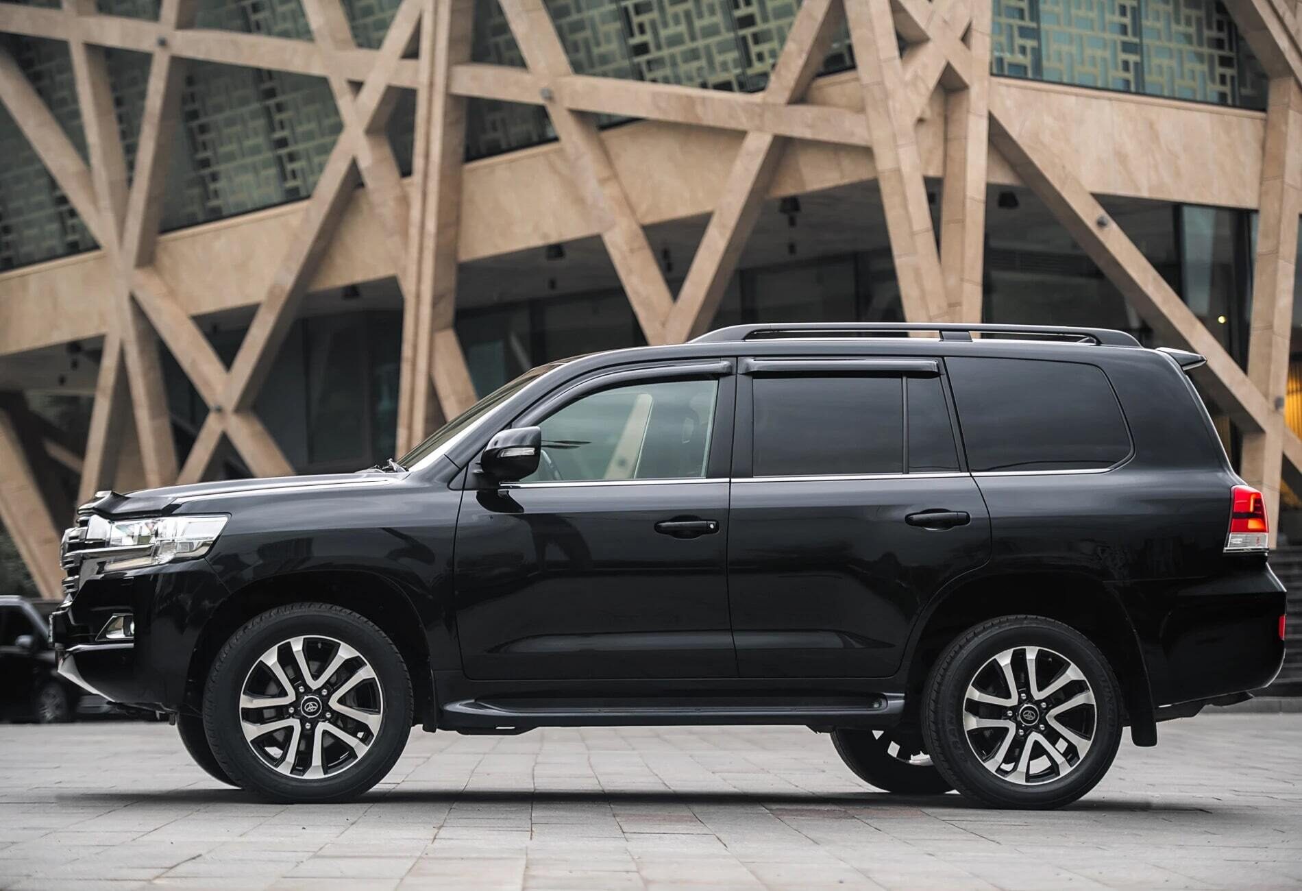 Toyota Land Cruiser J200 - фото №2