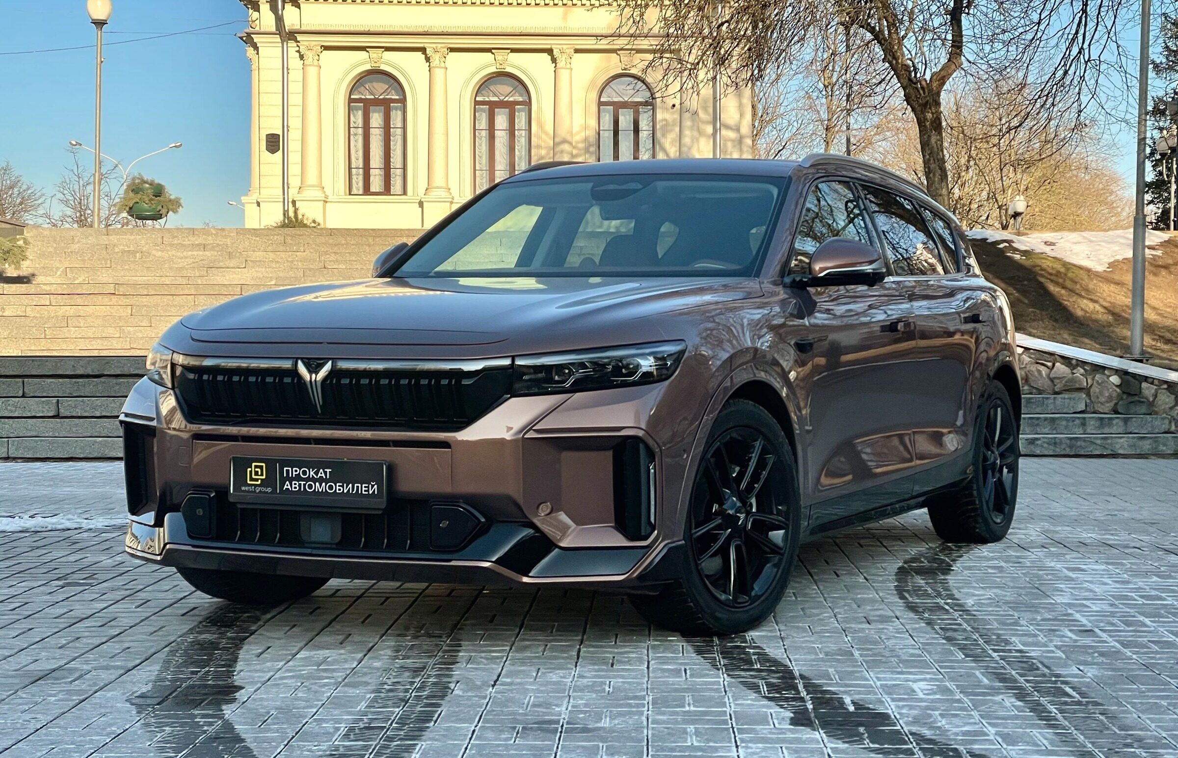 Аренда  Voyah Free EVR LONG RANGE 1.5hyb AT 4WD  3 класса 2024 года в городе Минск от 134 $/сутки,  двигатель: Электро , объем 1.5 HYB литров, КАСКО (Мультидрайв), без водителя, вид 1 - West Group
