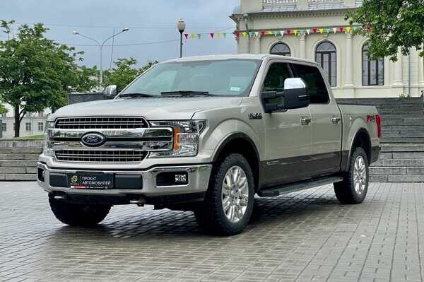 Ford F-150 pickup Lariat Crew Cab