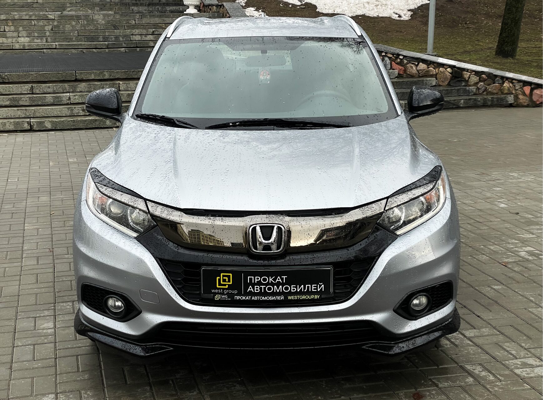 Аренда  Honda HR-V 1.8 CVT AWD Sport  6 класса 2018-2020 года в городе Минск от 60 $/сутки,  двигатель: Бензин , объем 1.8 литров, КАСКО (Мультидрайв), без водителя, вид 5 - West Group