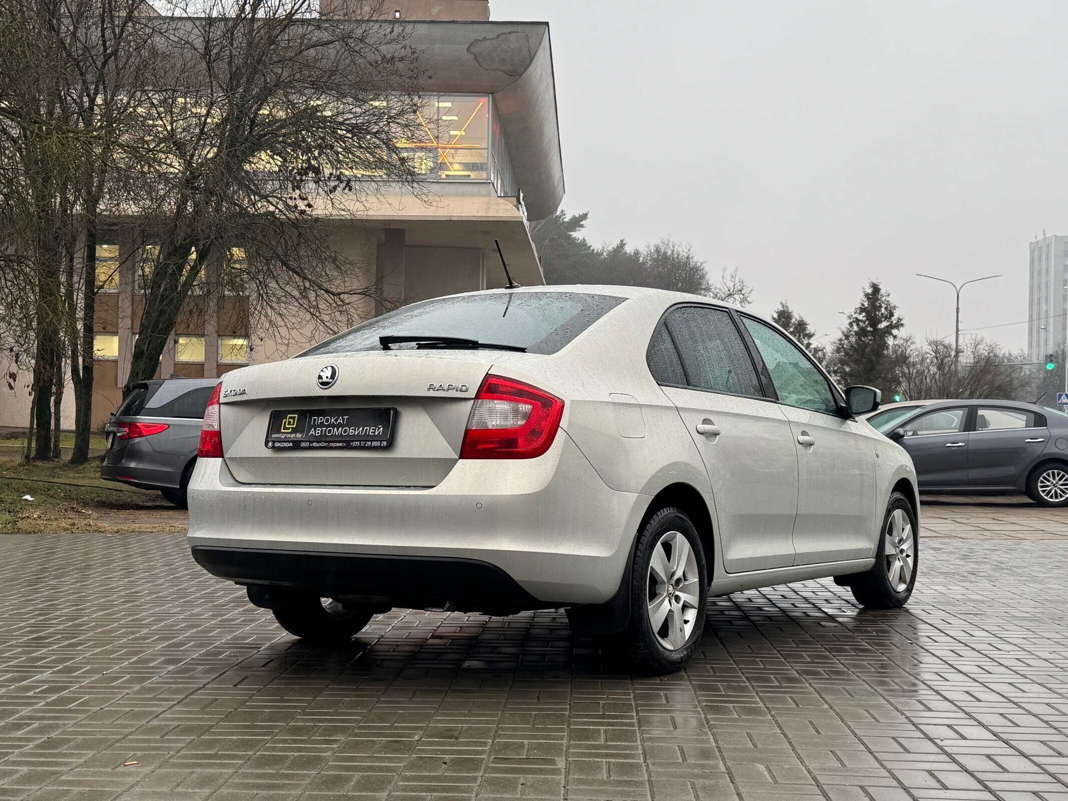 Аренда  Skoda Rapid Hockey Edition Rest I AT  0 класса 2019 года в городе Минск от 36 $/сутки,  двигатель: Бензин , объем 1.6 литров, КАСКО (Мультидрайв), без водителя, вид 3 - West Group