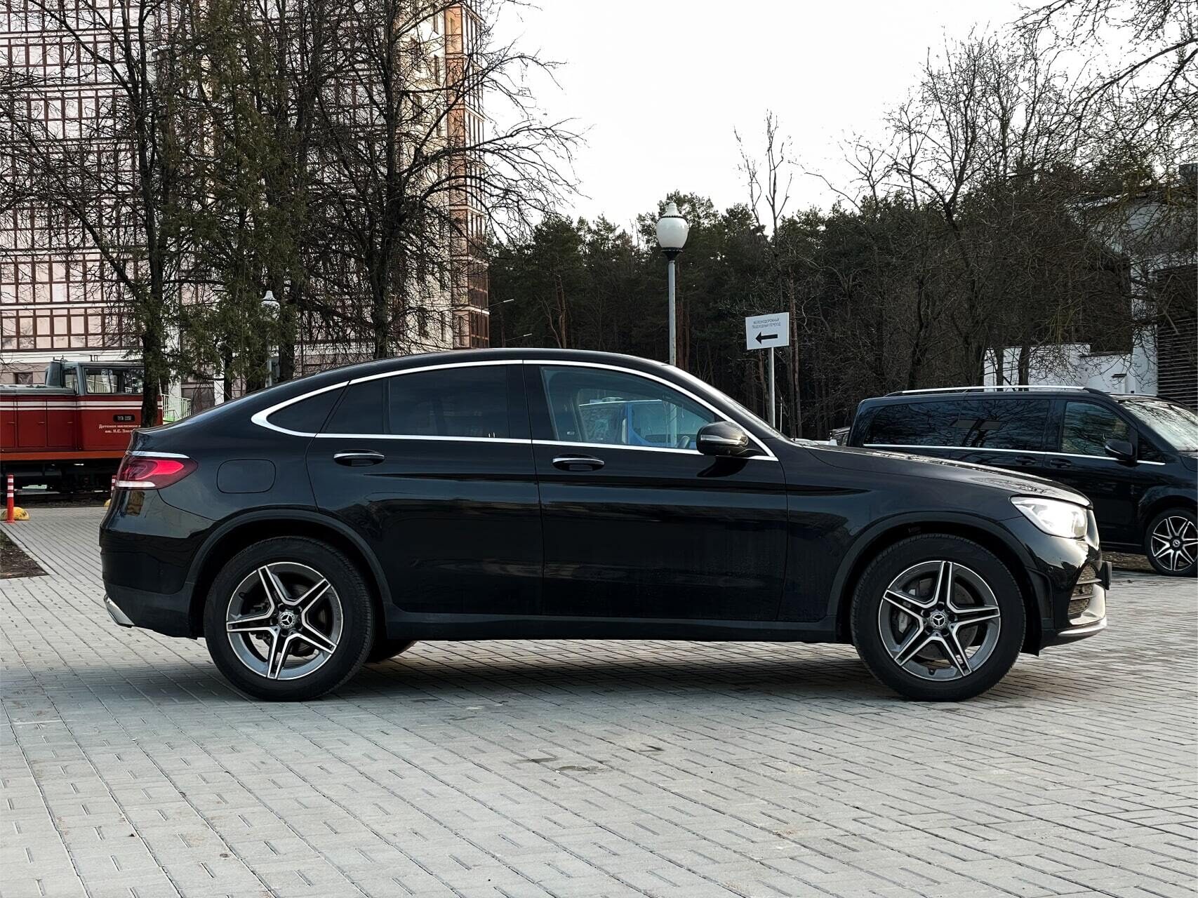 Аренда  Mercedes Benz GLC Coupe 220d (C253A) AMG 4MATIC  6 класса 2022 года в городе Минск от 174 $/сутки,  двигатель: ДТ , объем 2.0 литров, КАСКО (Мультидрайв), без водителя, вид 3 - West Group