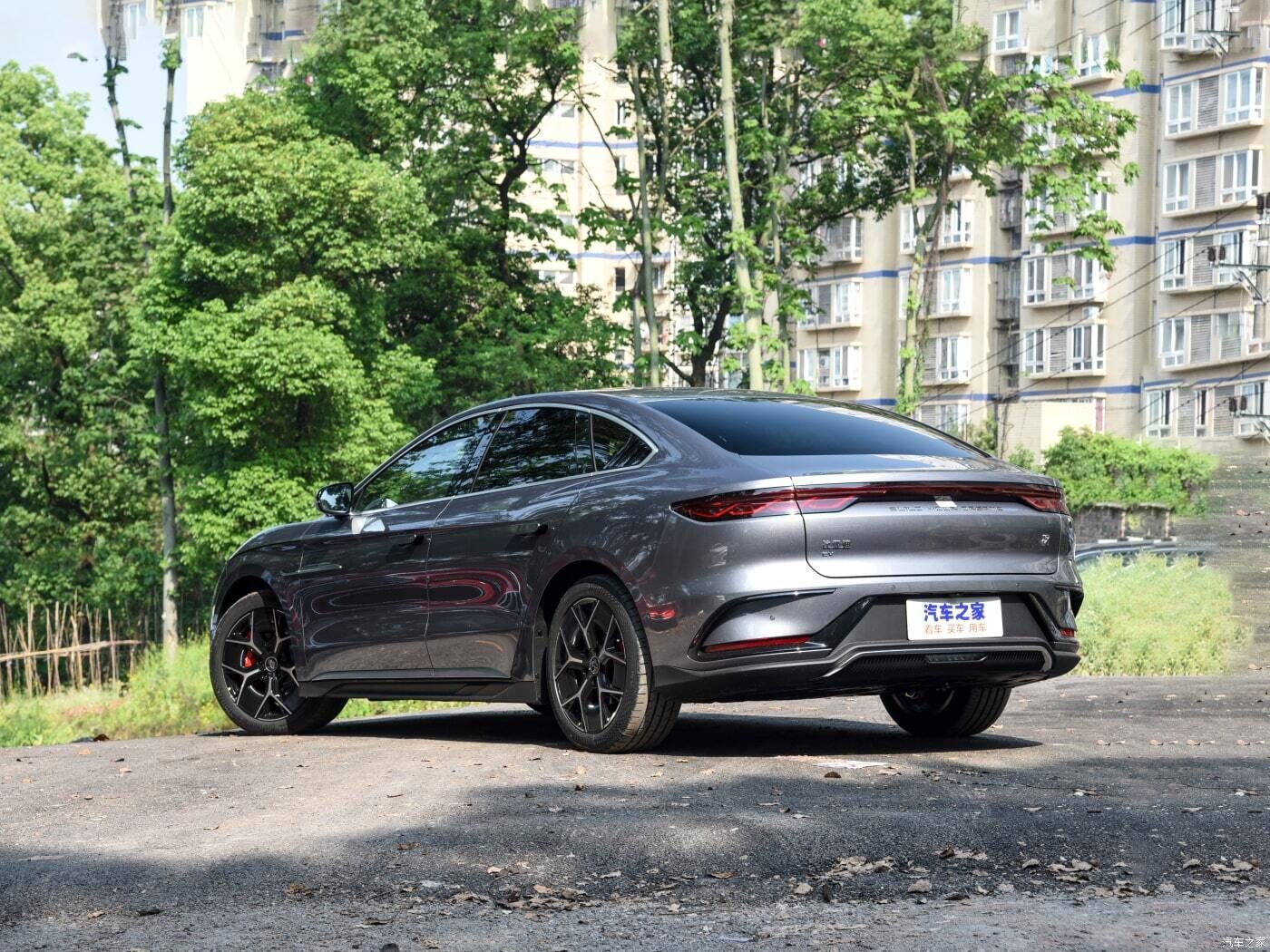 Аренда  BYD Han I EV 85KwT  4 класса 2022 года в городе Минск от 164 $/сутки,  двигатель: Электро , объем 85.4 кВт литров, КАСКО (Мультидрайв), без водителя, вид 2 - West Group