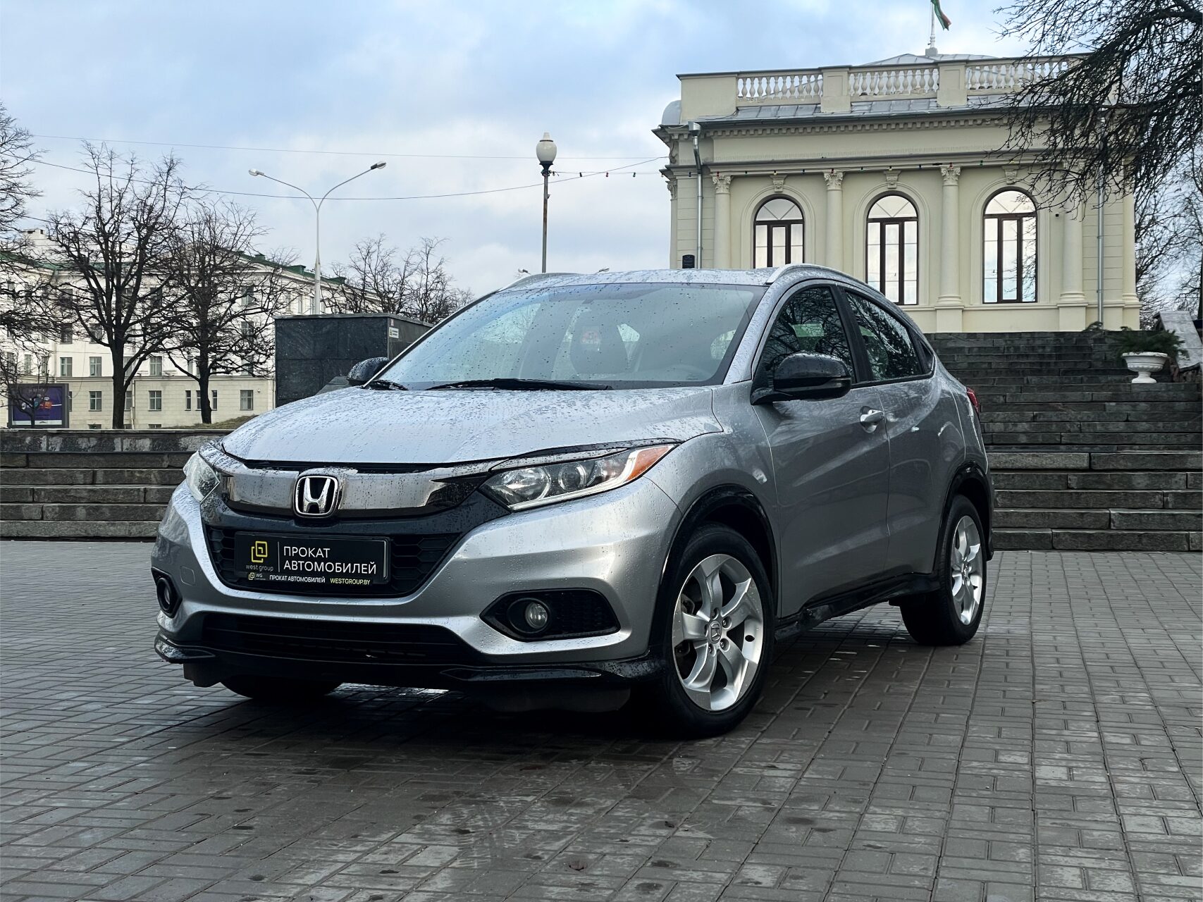 Аренда  Honda HR-V 1.8 CVT AWD Sport  6 класса 2018-2020 года в городе Минск от 60 $/сутки,  двигатель: Бензин , объем 1.8 литров, КАСКО (Мультидрайв), без водителя, вид 2 - West Group