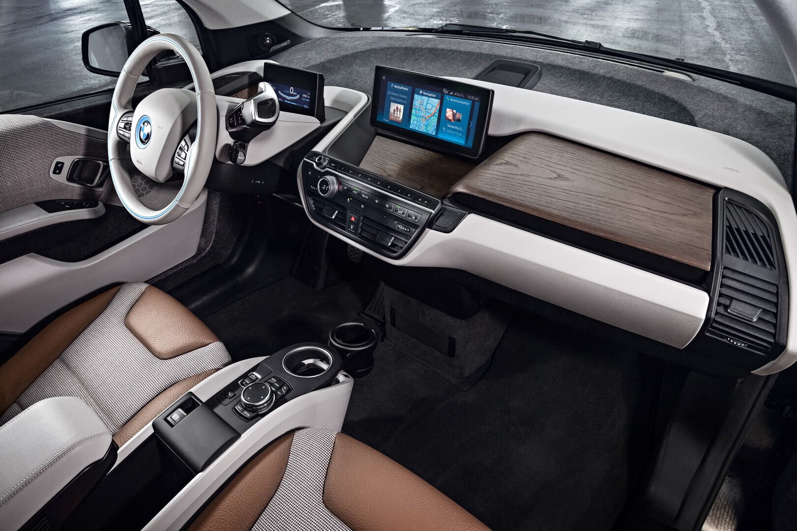 Аренда  BMW i3 REX electric  2 класса 2019 года в городе Минск от 56 $/сутки,  двигатель: Электро , объем Электро литров, КАСКО (Мультидрайв), без водителя, вид 3 - West Group