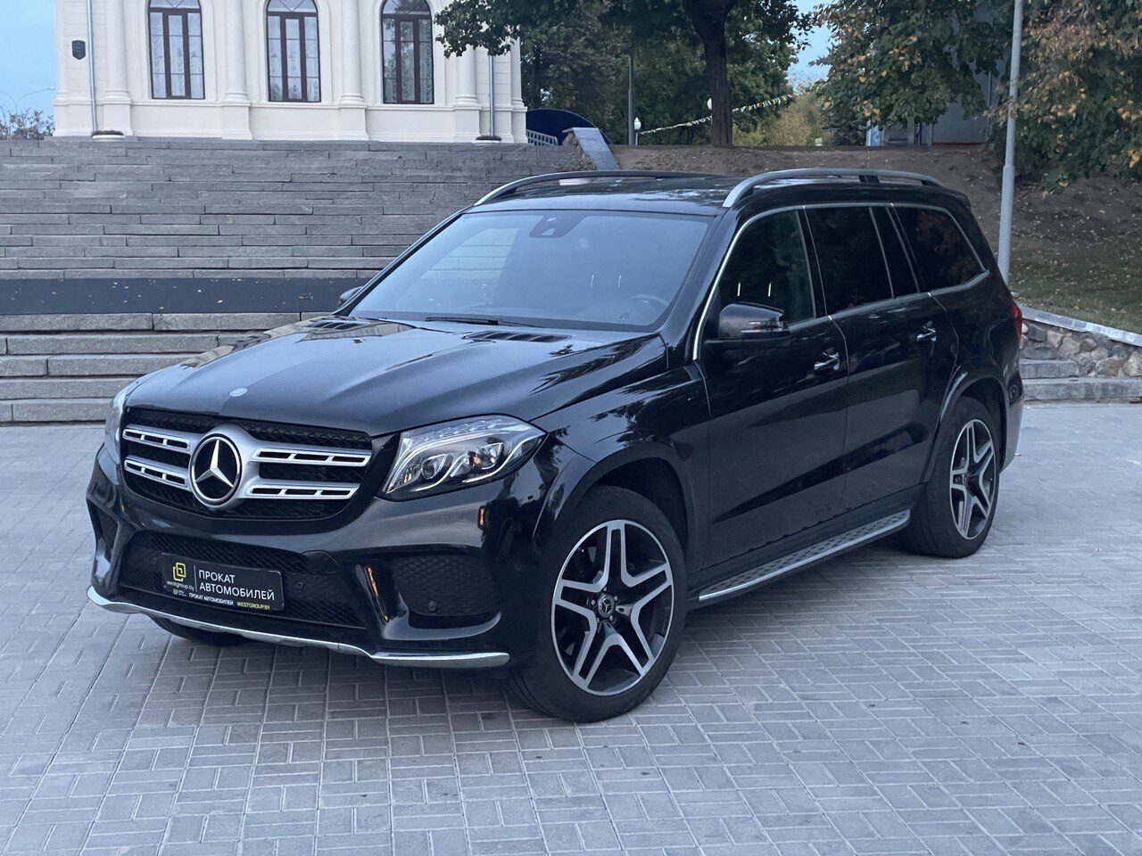 Аренда  Mercedes Benz GL X166 Restyling 350d 4MATIC Luxury  6 класса 2017 года в городе Минск от 149 $/сутки,  двигатель: ДТ , объем 3.0 литров, КАСКО (Мультидрайв), без водителя, вид 1 - West Group