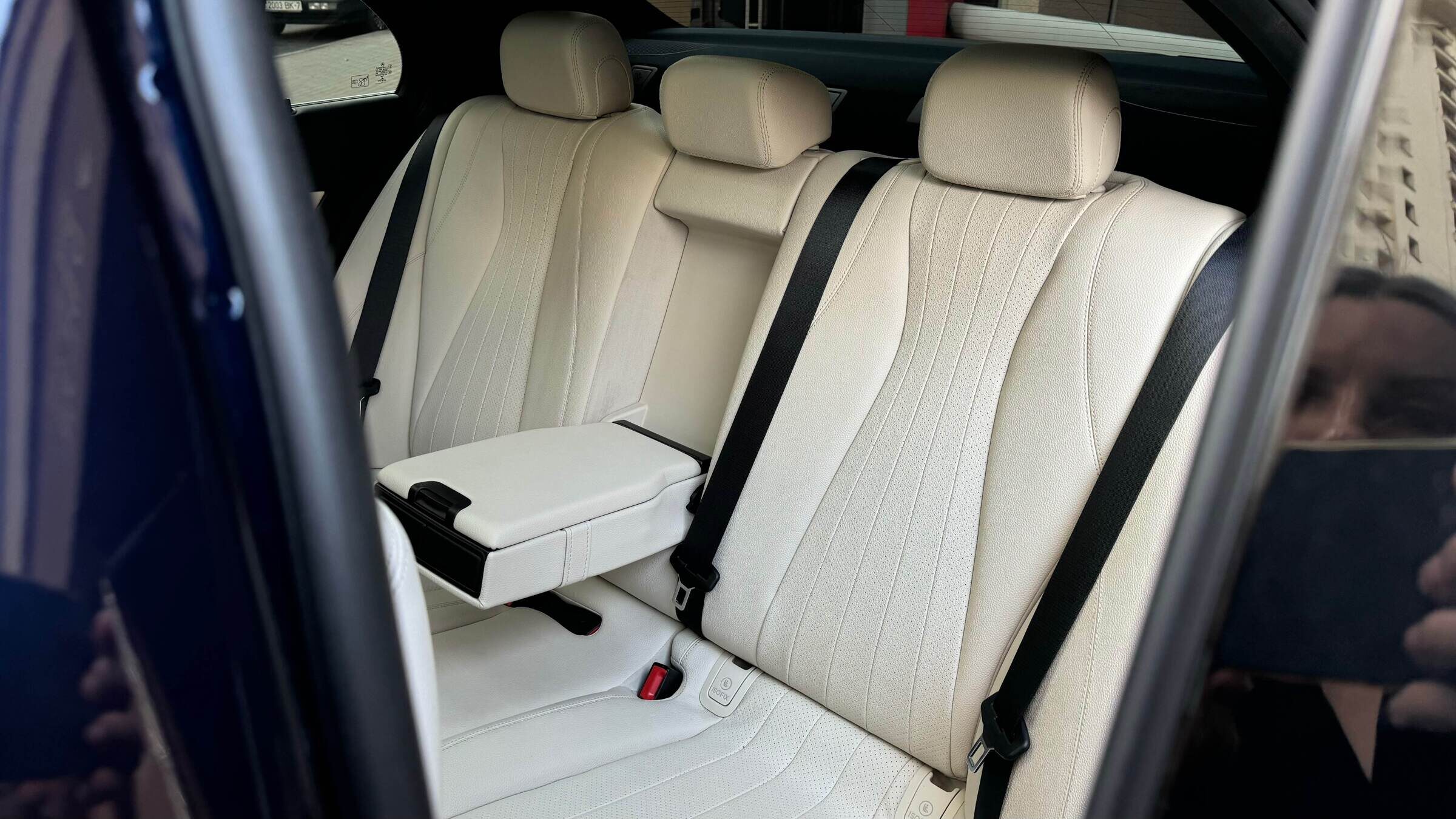Аренда  Mercedes Benz E-Сlass 4Matic W213 E350 AMG Exclusive  3 класса 2020 года в городе Минск от 114 $/сутки,  двигатель: Бензин , объем 2.0 литров, КАСКО (Мультидрайв), без водителя, вид 4 - West Group