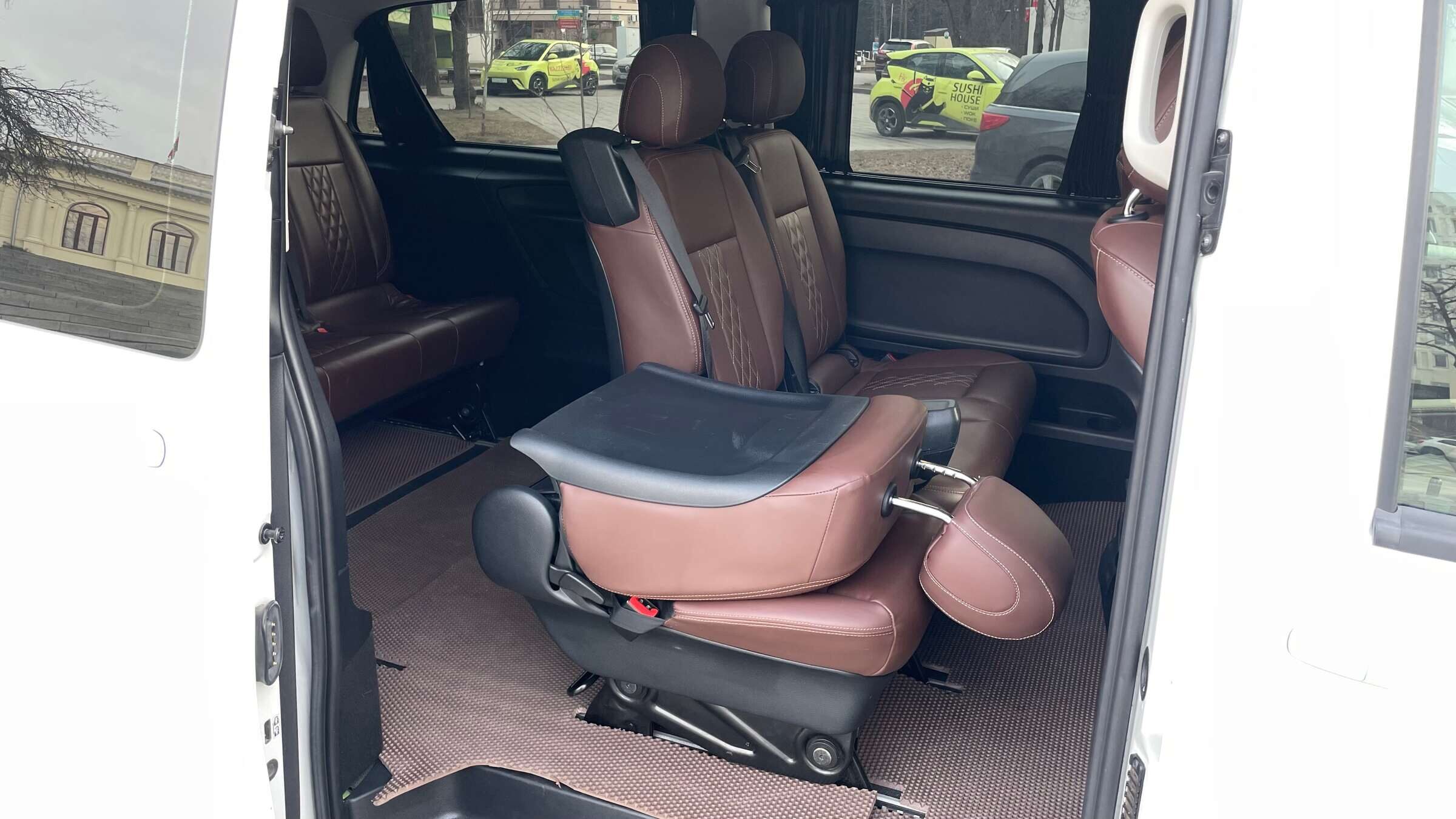 Аренда  Mercedes Benz Vito 110 CDI  7 класса 2019 года в городе Минск от 85 $/сутки,  двигатель: ДТ , объем 2.1 литров, КАСКО (Мультидрайв), без водителя, вид 6 - West Group
