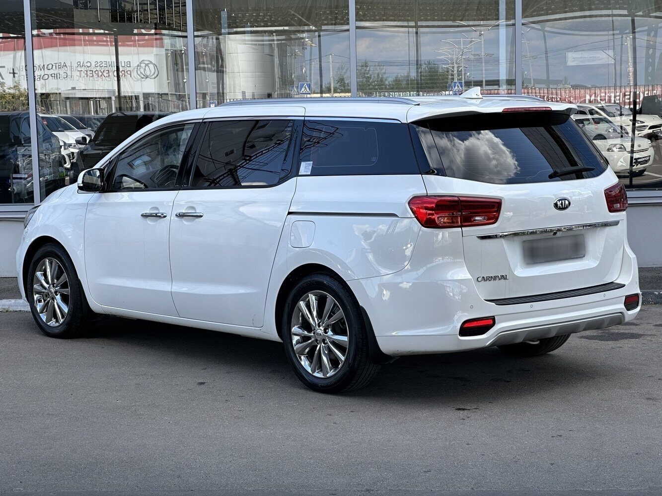 Аренда  Kia Carnival III 2.2d AT  7 класса 2019 года в городе Минск от 105 $/сутки,  двигатель: ДТ , объем 2.2 литров, КАСКО (Мультидрайв), без водителя, вид 13 - West Group