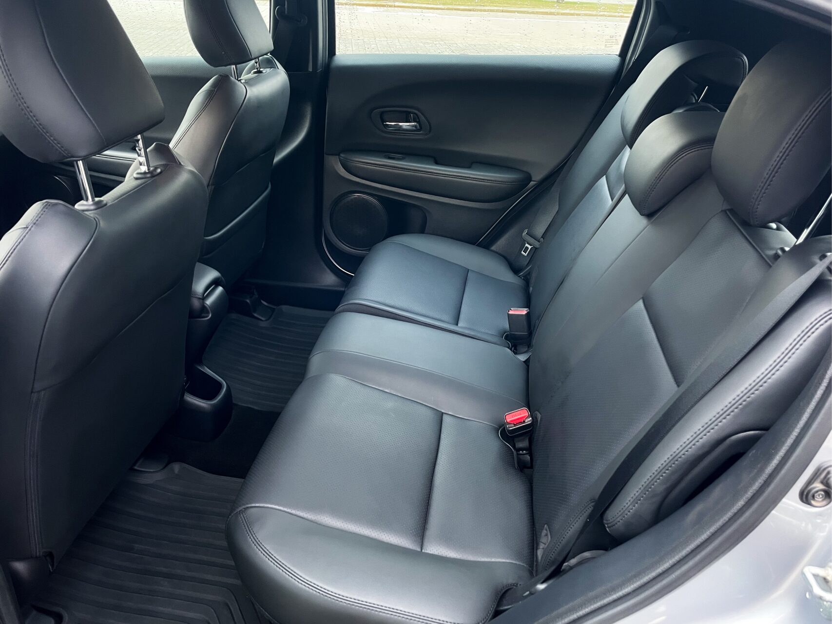 Аренда  Honda HR-V 1.8 CVT AWD Sport  6 класса 2018-2020 года в городе Минск от 60 $/сутки,  двигатель: Бензин , объем 1.8 литров, КАСКО (Мультидрайв), без водителя, вид 4 - West Group