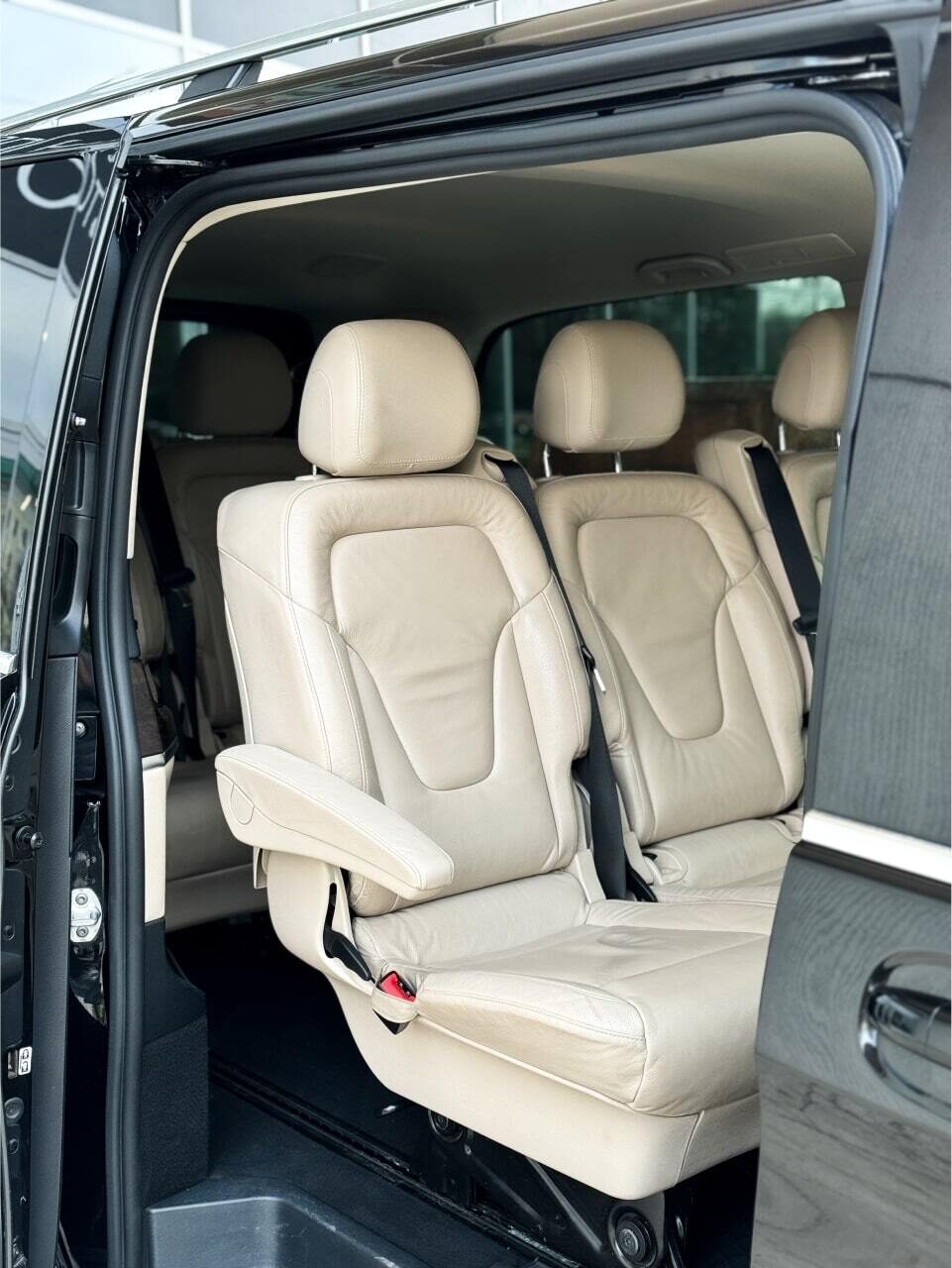 Аренда  Mercedes-Benz V-class 250D Extra Long 4MATIC Avantgarde  7 класса 2019-2022 года в городе Минск от 145 $/сутки,  двигатель: ДТ , объем 2.1 литров, КАСКО (Мультидрайв), без водителя, вид 3 - West Group