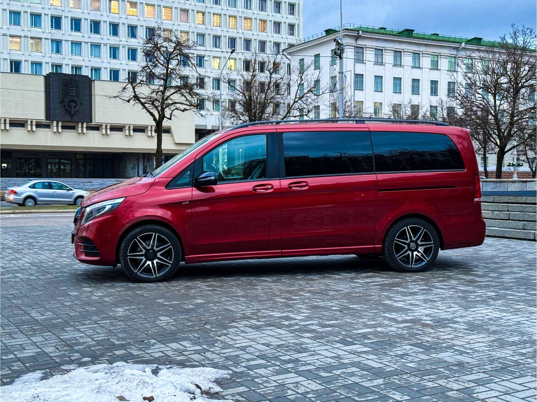 Аренда  Mercedes-Benz V-class V250 4MATIC  Brabus  6+1  7 класса 2018-2022 года в городе Минск от 155 $/сутки,  двигатель: ДТ , объем 2.0 литров, КАСКО (Мультидрайв), без водителя, вид 3 - West Group