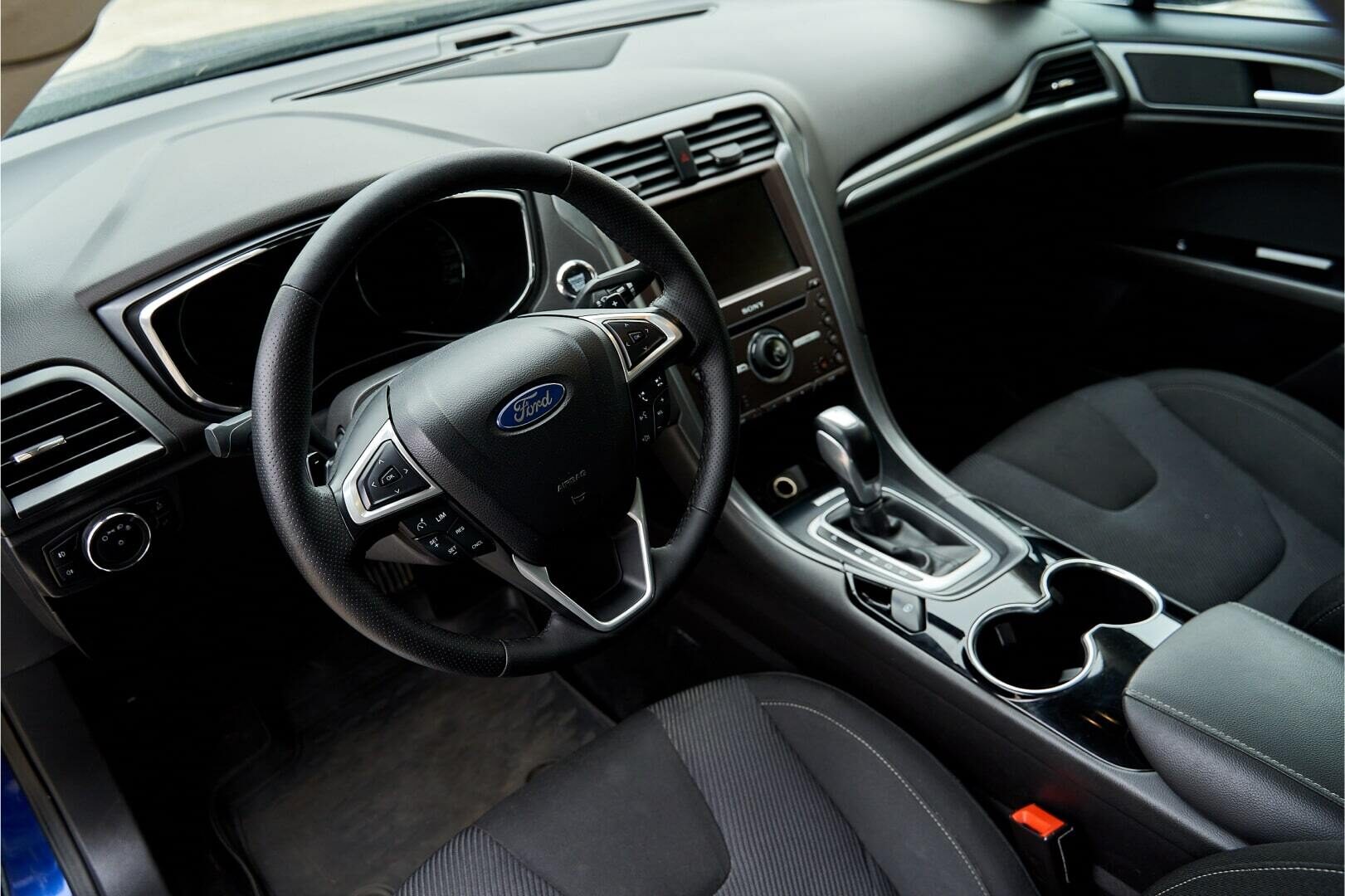 Аренда  Ford Mondeo Titanium Blue  2 класса 2017 года в городе Минск от 49 $/сутки,  двигатель: Бензин , объем 2.0 литров, КАСКО (Мультидрайв), без водителя, вид 2 - West Group