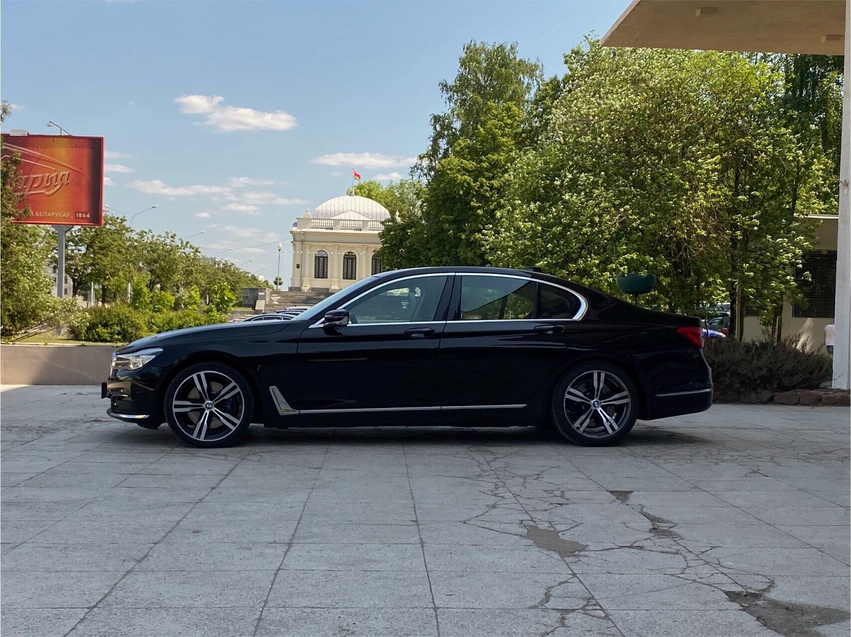 Аренда  BMW 740d G11 2018  4 класса 2018 года в городе Минск от 190 $/сутки,  двигатель: ДТ , объем 3.0 литров, КАСКО (Мультидрайв), без водителя, вид 4 - West Group