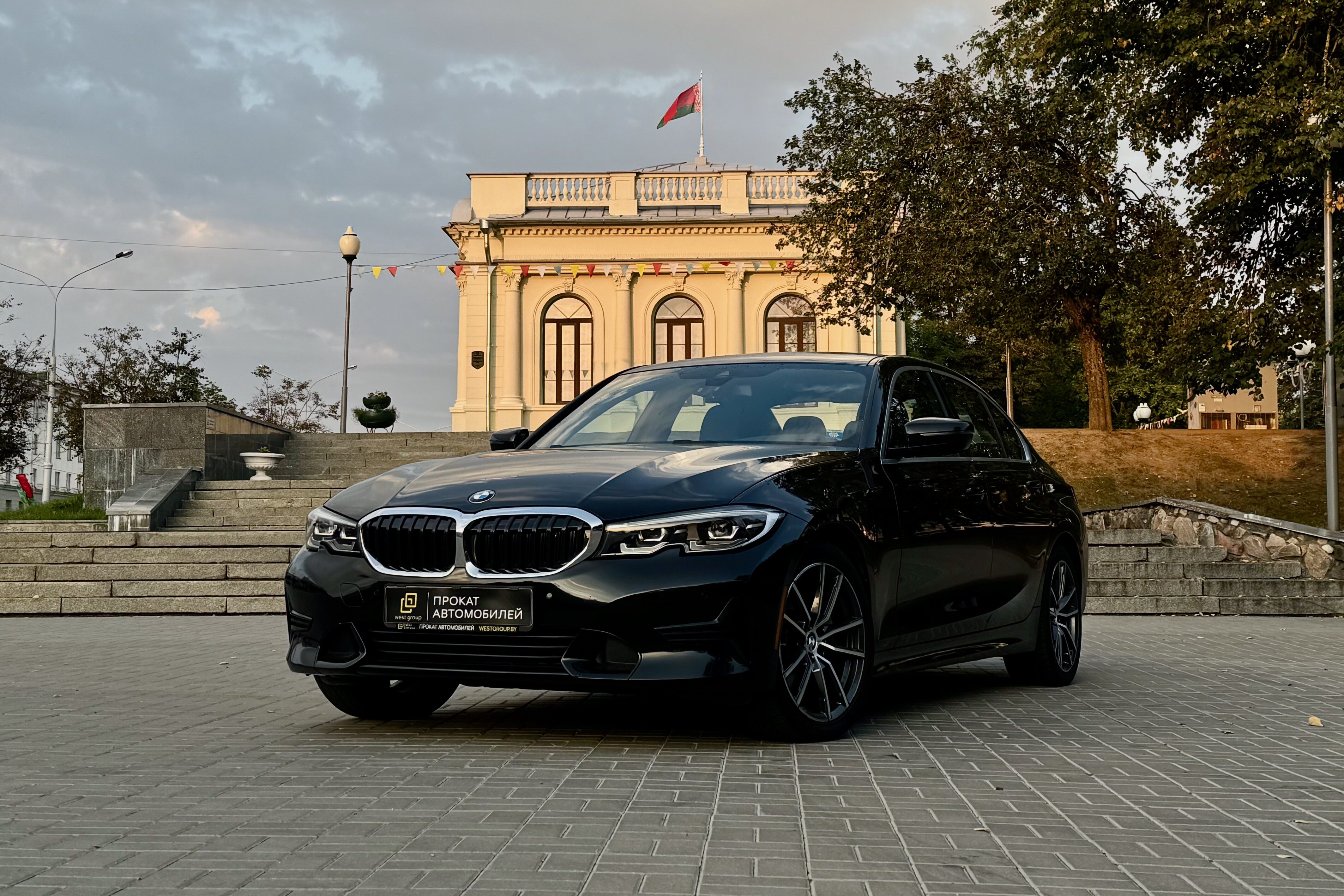 Аренда  BMW 3 серии (G20) 330i xDrive  3 класса 2019 года в городе Минск от 84 $/сутки,  двигатель: Бензин , объем 2.0 литров, КАСКО (Мультидрайв), без водителя, вид 1 - West Group