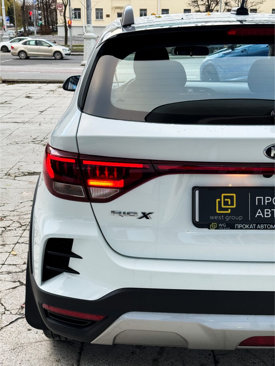Аренда  Kia Rio X Style  0 класса 2022 года в городе Минск от 39 $/сутки,  двигатель: Бензин , объем 1.6 литров, КАСКО (Мультидрайв), без водителя, вид 4 - West Group