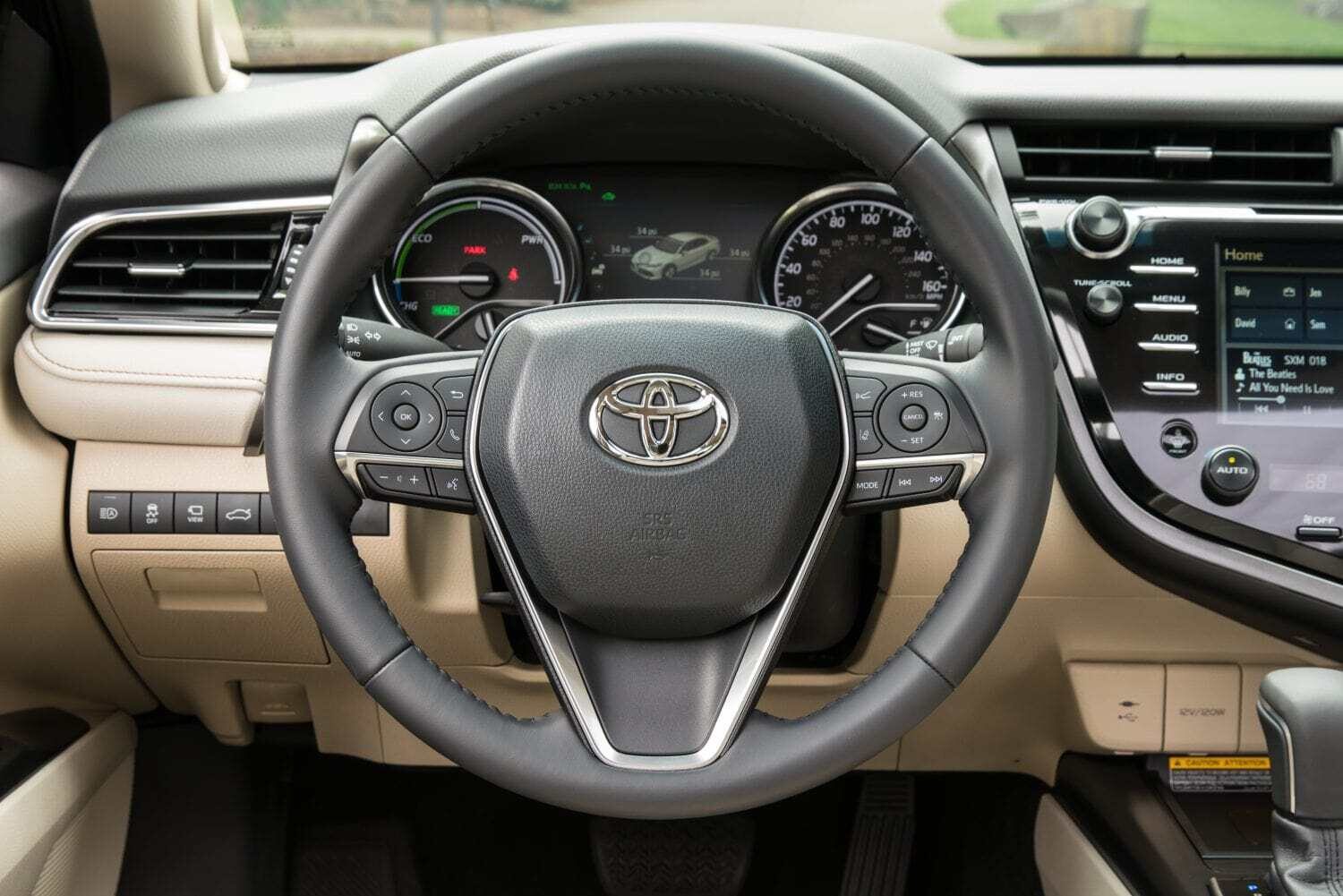 Toyota Camry 2022 - фото №2