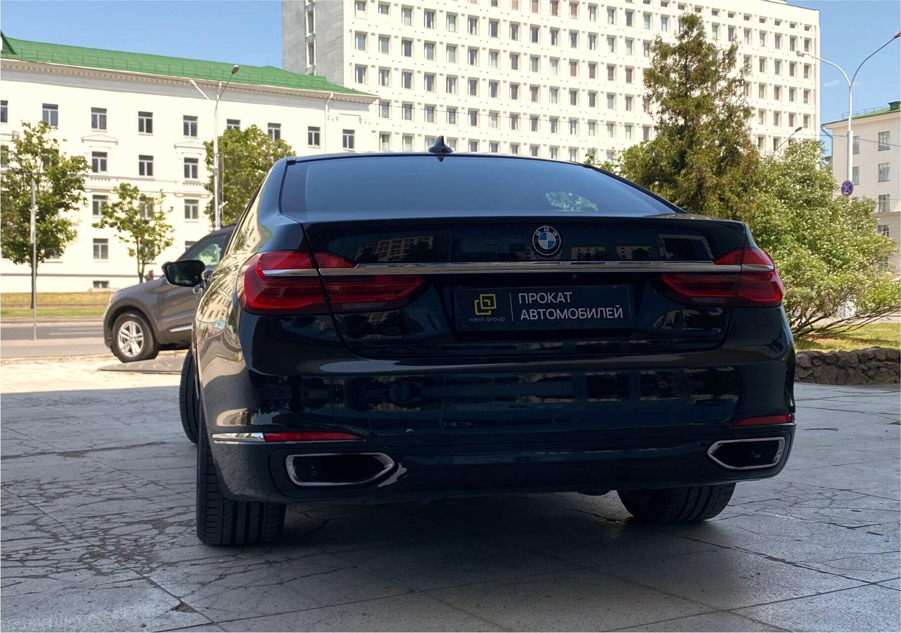 Аренда  BMW 740d G11 2018  4 класса 2018 года в городе Минск от 190 $/сутки,  двигатель: ДТ , объем 3.0 литров, КАСКО (Мультидрайв), без водителя, вид 7 - West Group