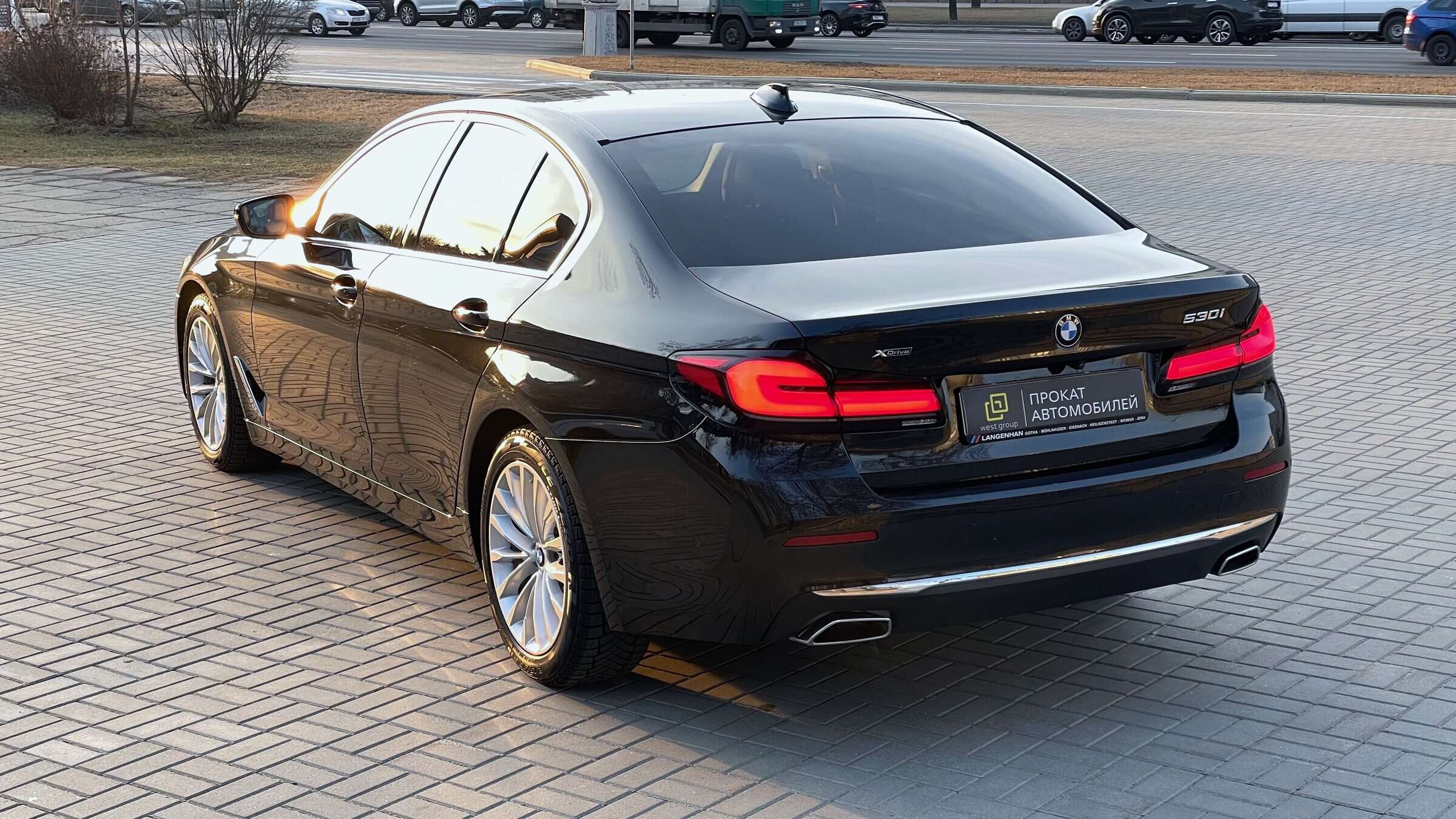 Аренда  BMW 5 series 530i G30 Restyling  3 класса 2021 года в городе Минск от 170 $/сутки,  двигатель: Бензин , объем 2.0 литров, КАСКО (Мультидрайв), без водителя, вид 2 - West Group