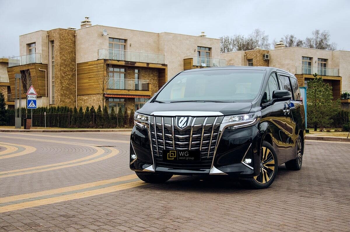 Аренда  Toyota Alphard 3.5 АТ Executive lounge  7 класса 2020 года в городе Минск от 210 $/сутки,  двигатель: Бензин , объем 3.5 литров, КАСКО (Мультидрайв), без водителя, вид 1 - West Group