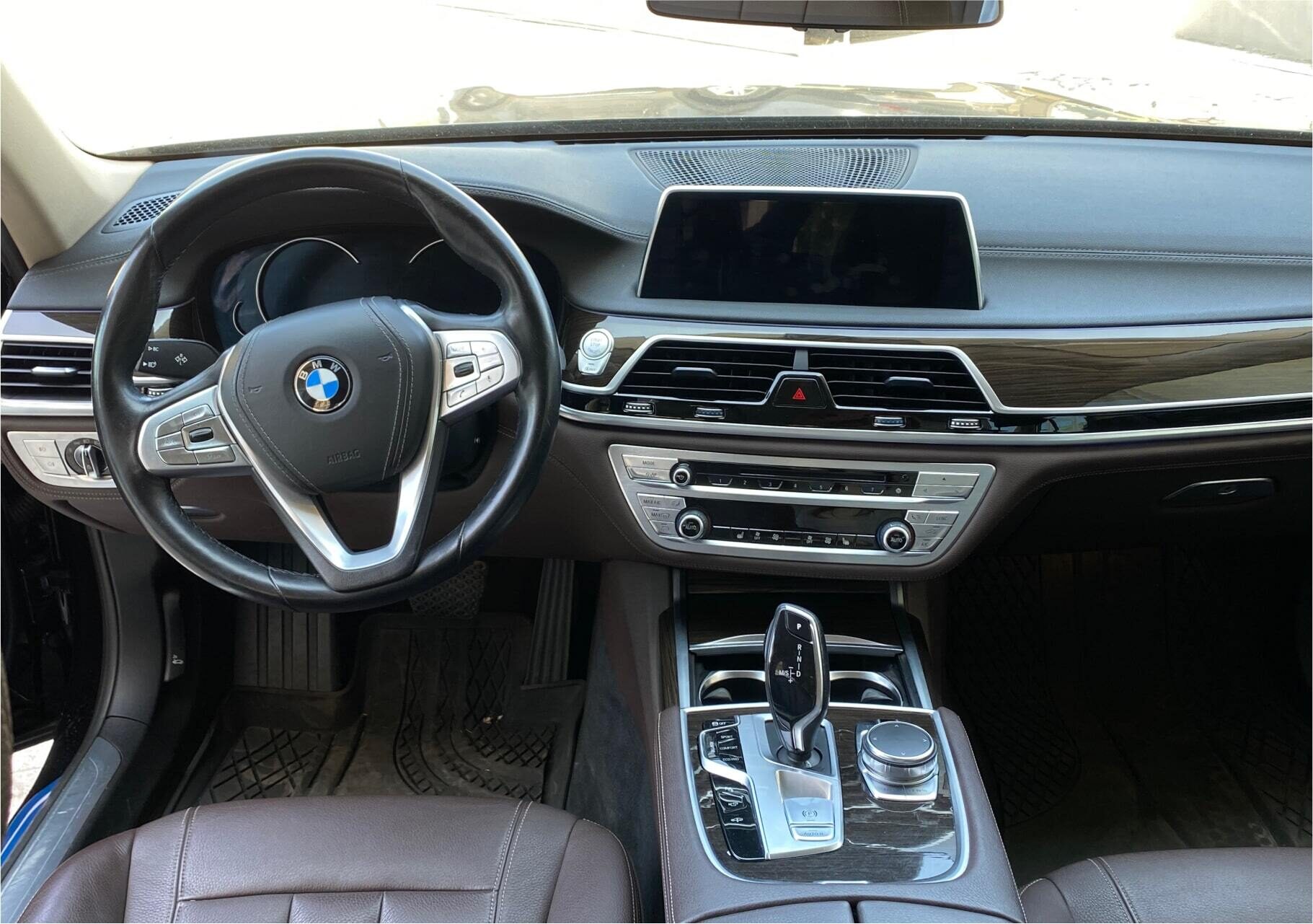 Аренда  BMW 740d G11 2018  4 класса 2018 года в городе Минск от 190 $/сутки,  двигатель: ДТ , объем 3.0 литров, КАСКО (Мультидрайв), без водителя, вид 5 - West Group