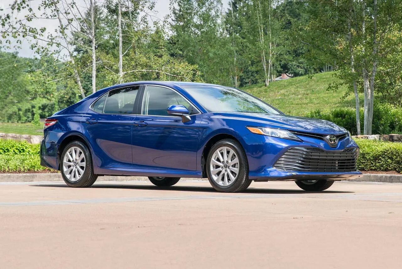 Toyota Camry 2022 - фото №5