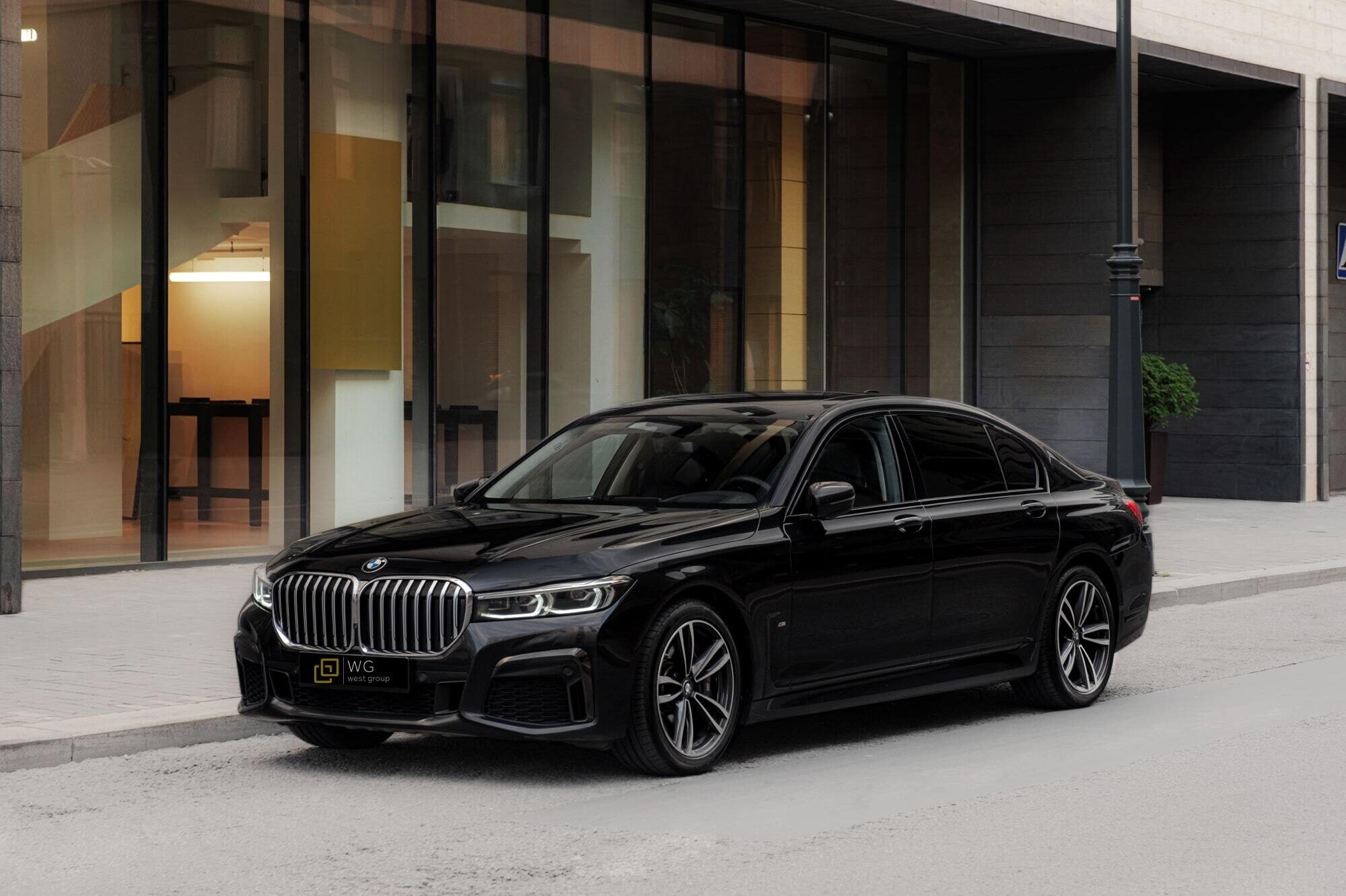 Взять на прокат Седан BMW 7 G11 2019  2019 года выпуска 