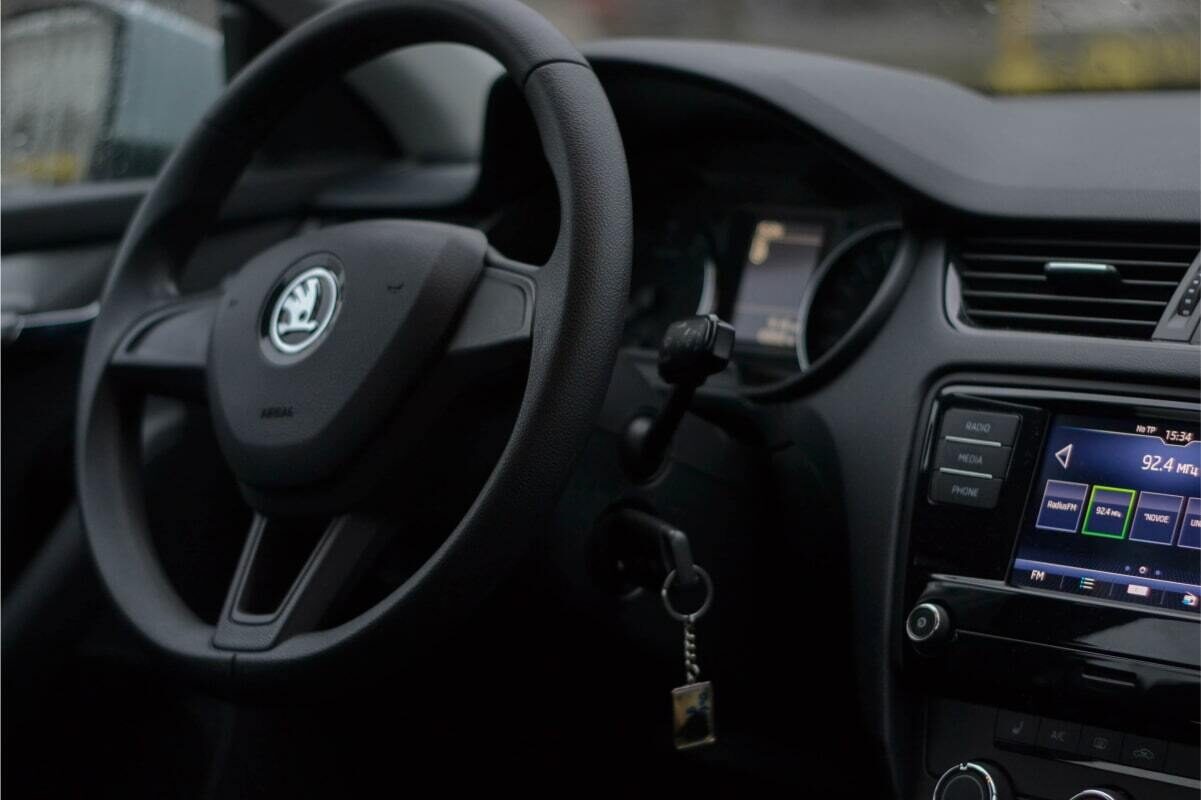 Аренда  Skoda Octavia A7 Black edition MT  2 класса 2018-2021 года в городе Минск от 37 $/сутки,  двигатель: Бензин , объем 1.6 литров, КАСКО (Мультидрайв), без водителя, вид 3 - West Group
