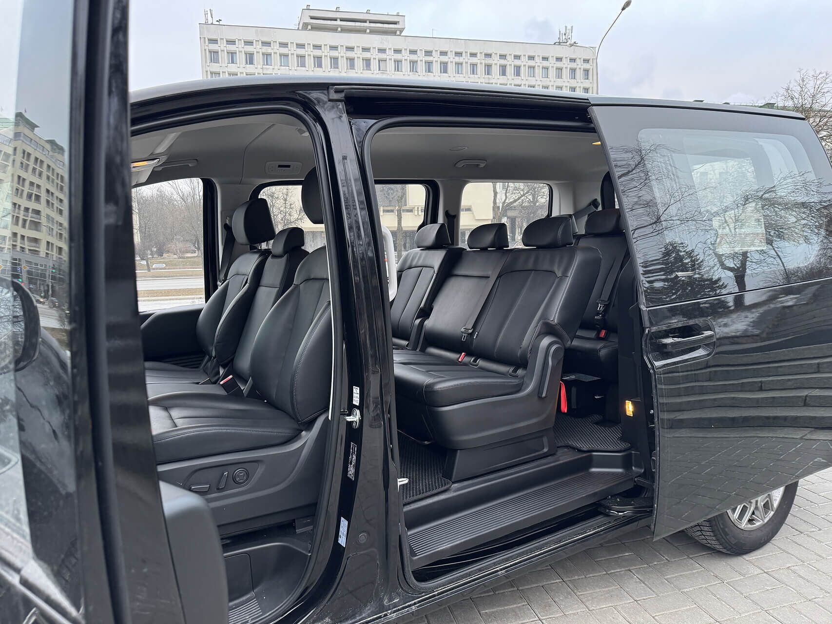 Аренда  Hyundai Staria   7 класса 2024 года в городе Минск от 150 $/сутки,  двигатель: ДТ , объем 2.4 литров, КАСКО (Мультидрайв), без водителя, вид 4 - West Group