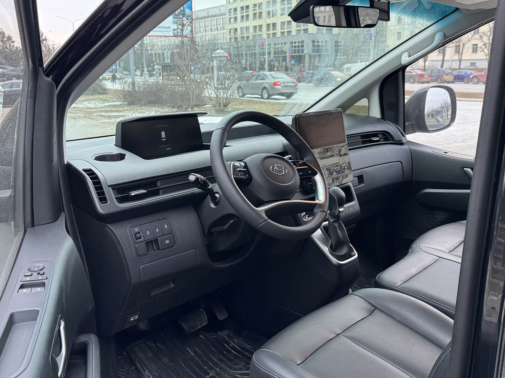 Аренда  Hyundai Staria   7 класса 2024 года в городе Минск от 150 $/сутки,  двигатель: ДТ , объем 2.4 литров, КАСКО (Мультидрайв), без водителя, вид 3 - West Group