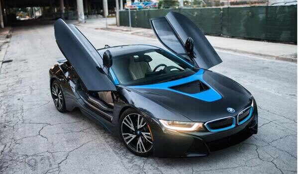 Новость: Дарим 6 часов бесплатной аренды BMW i8